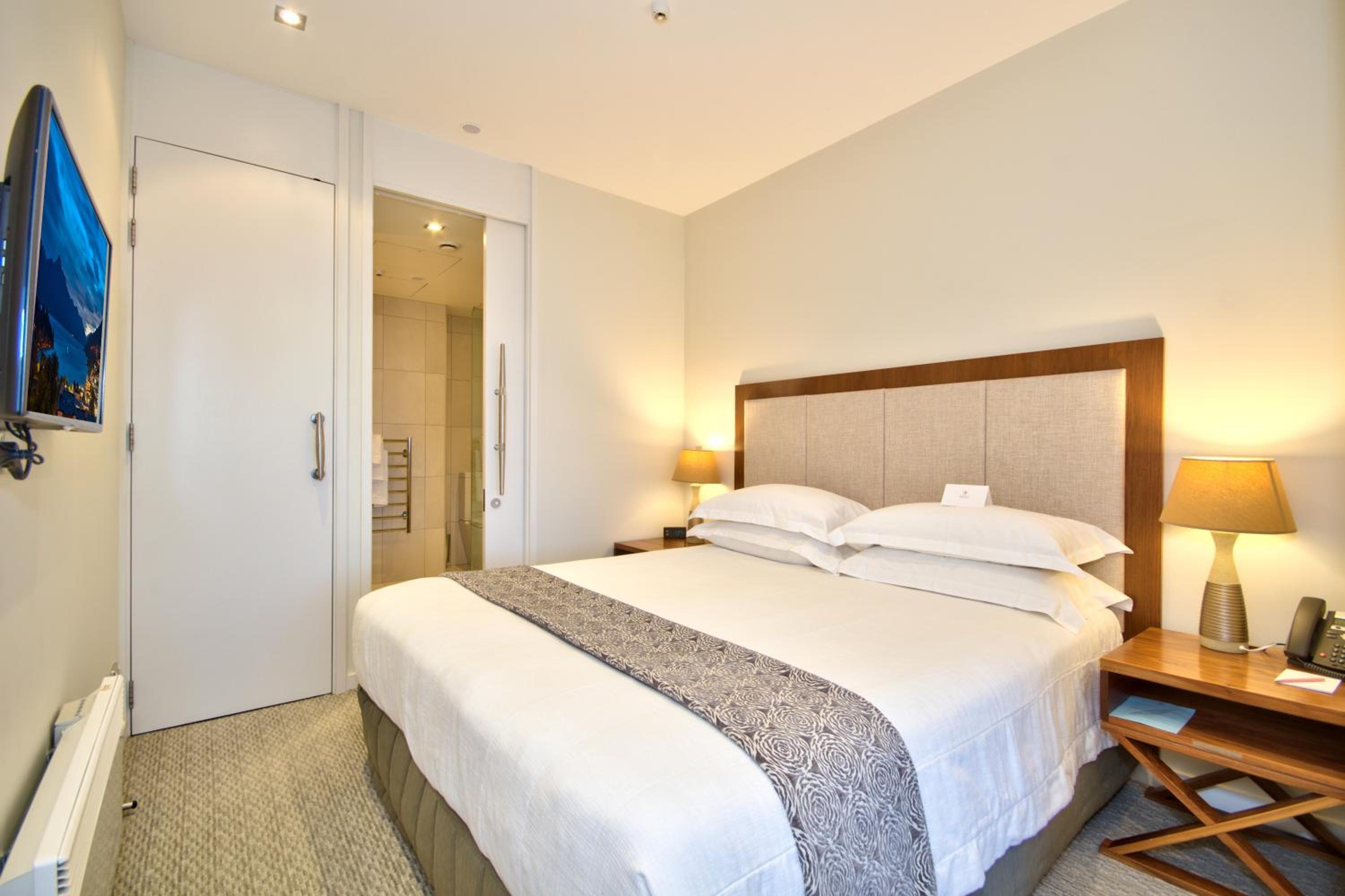 Superior One-Bedroom Apartment