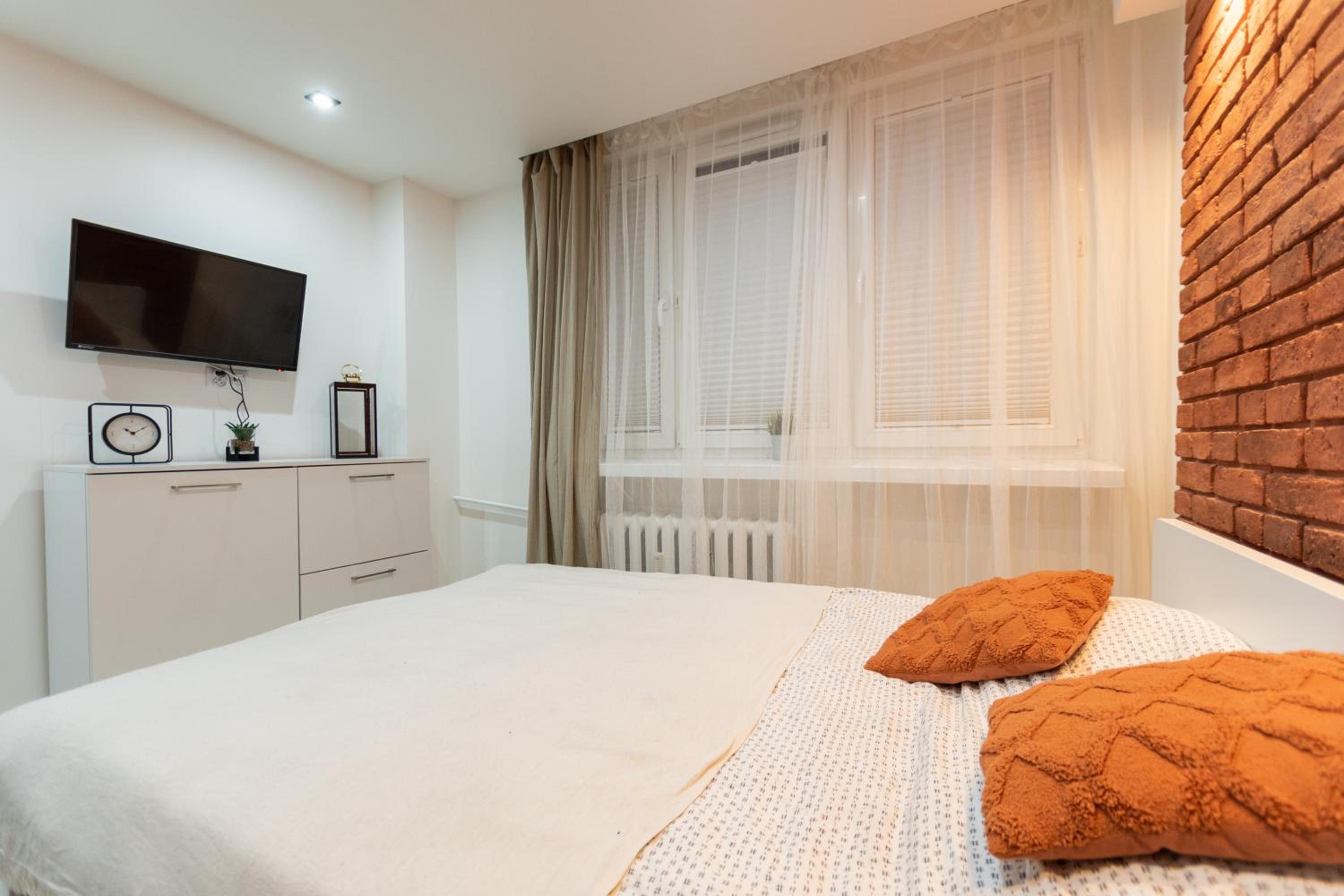 One-Bedroom Apartment - Photo 5