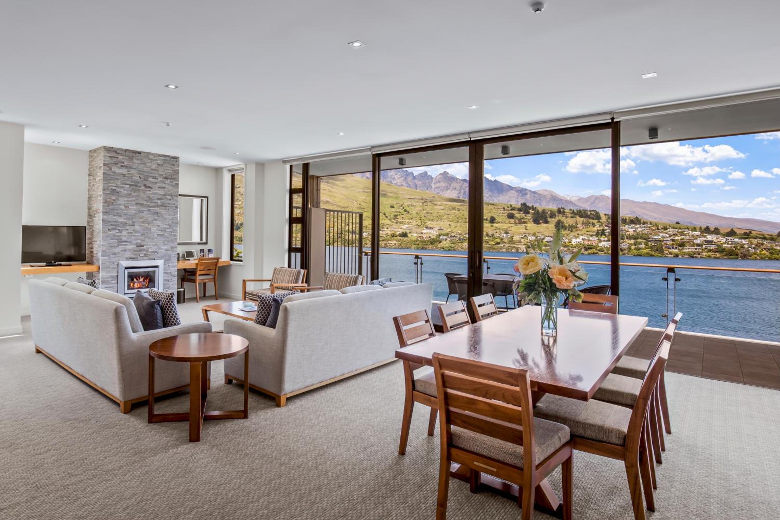 Two-Bedroom Penthouse Apartment with Lake View thumbnail 5