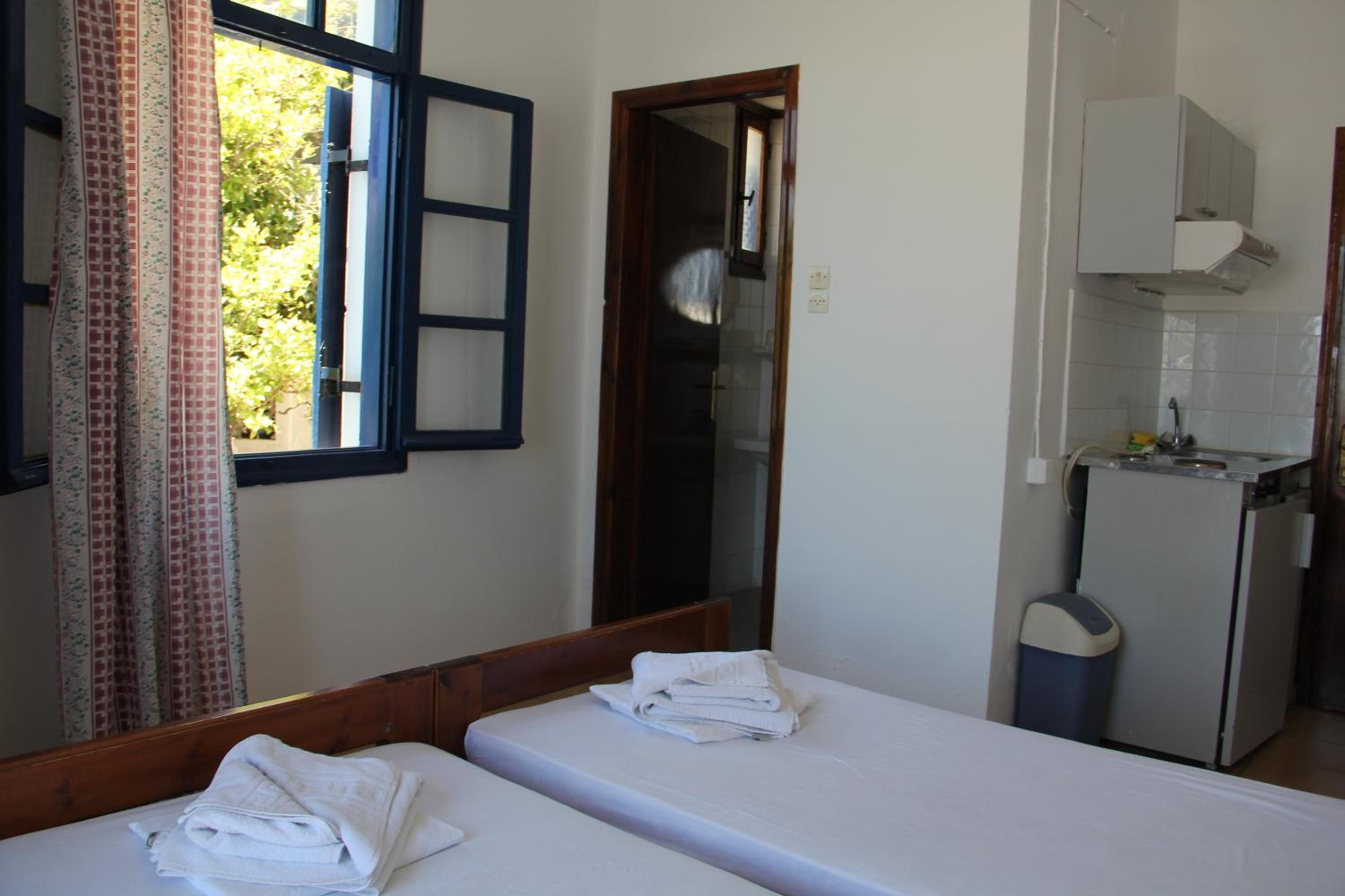 Studio with Balcony - Photo 1