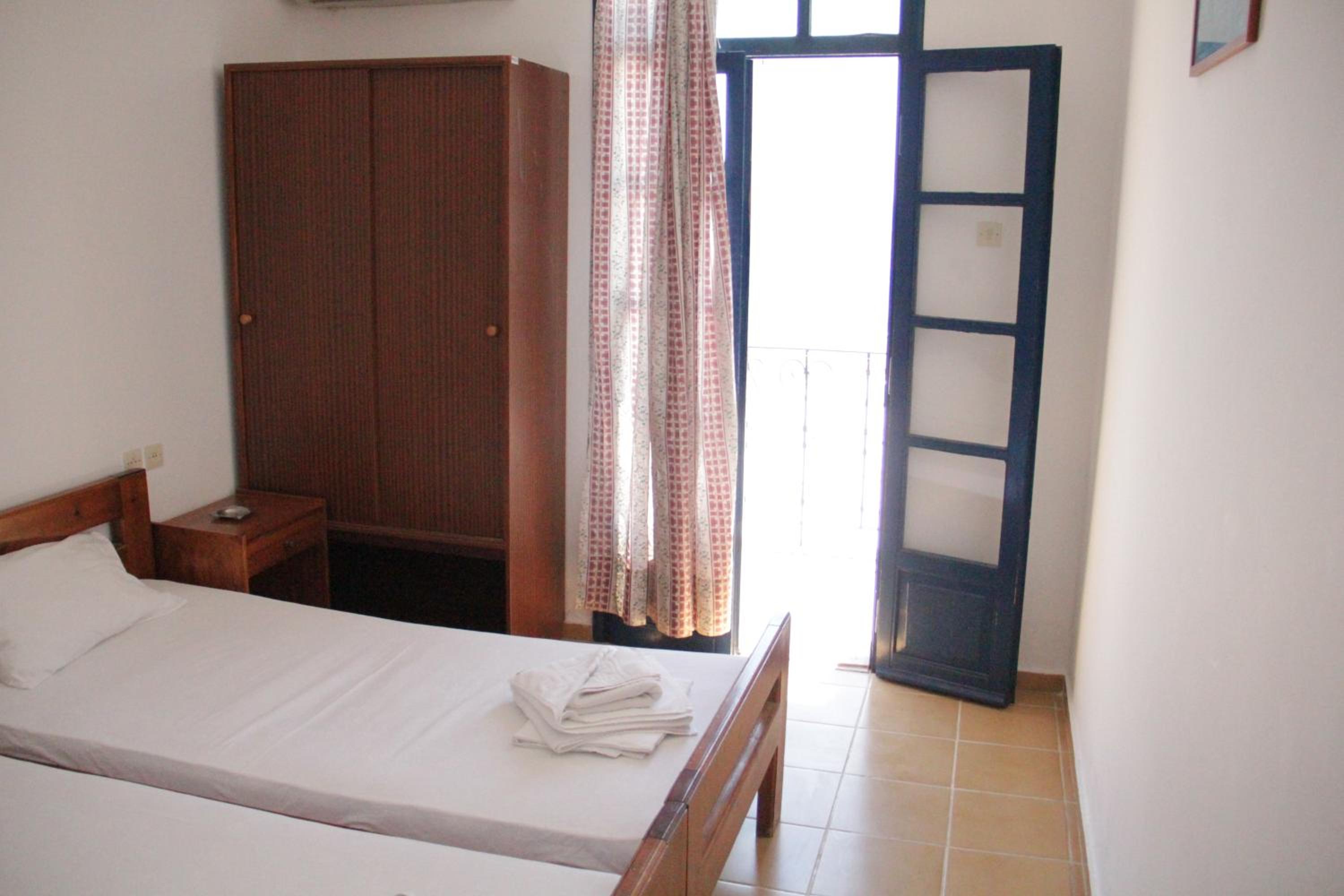 Double or Twin Room with City View - Photo 10