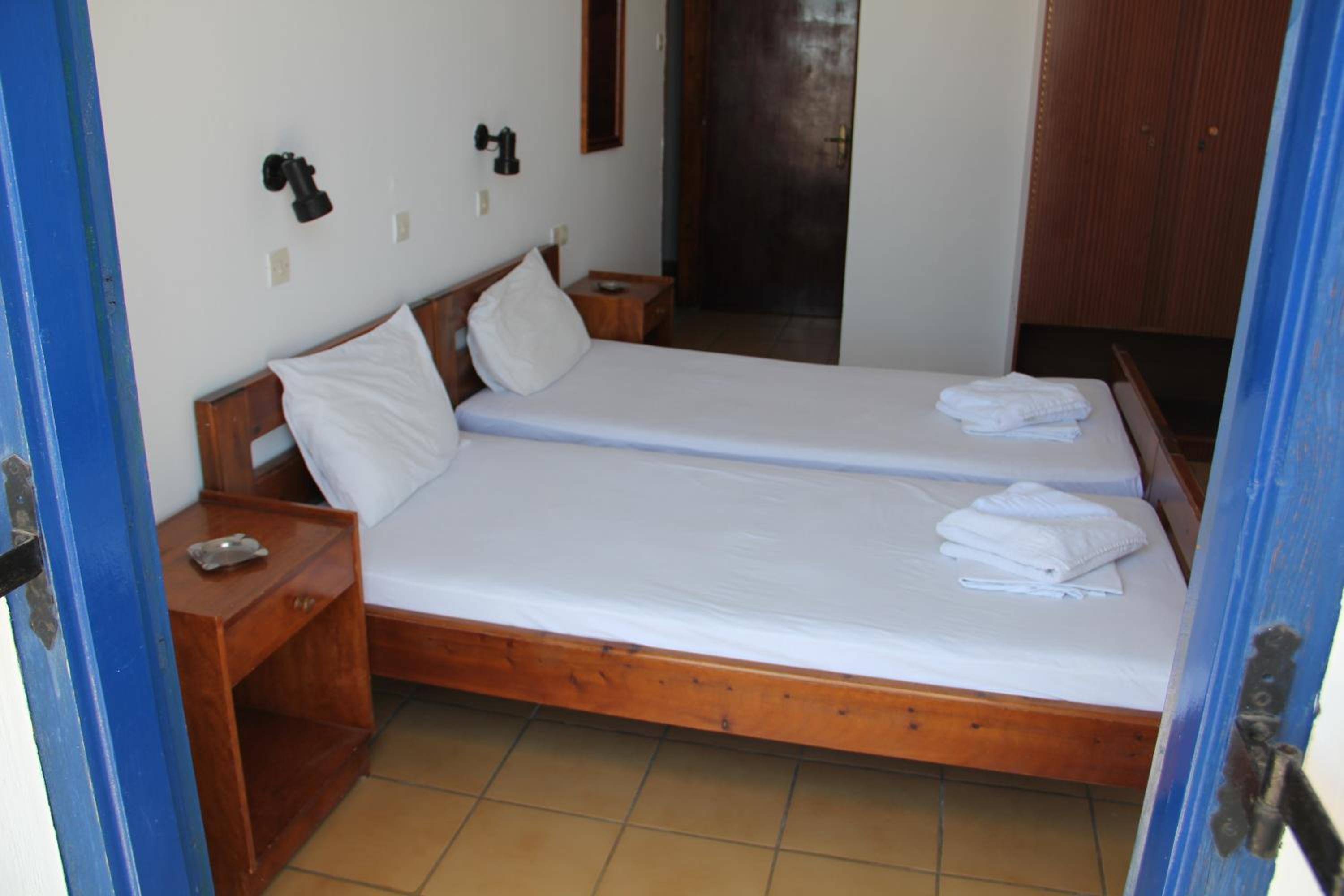 Standard Double or Twin Room with Sea View - Photo 3