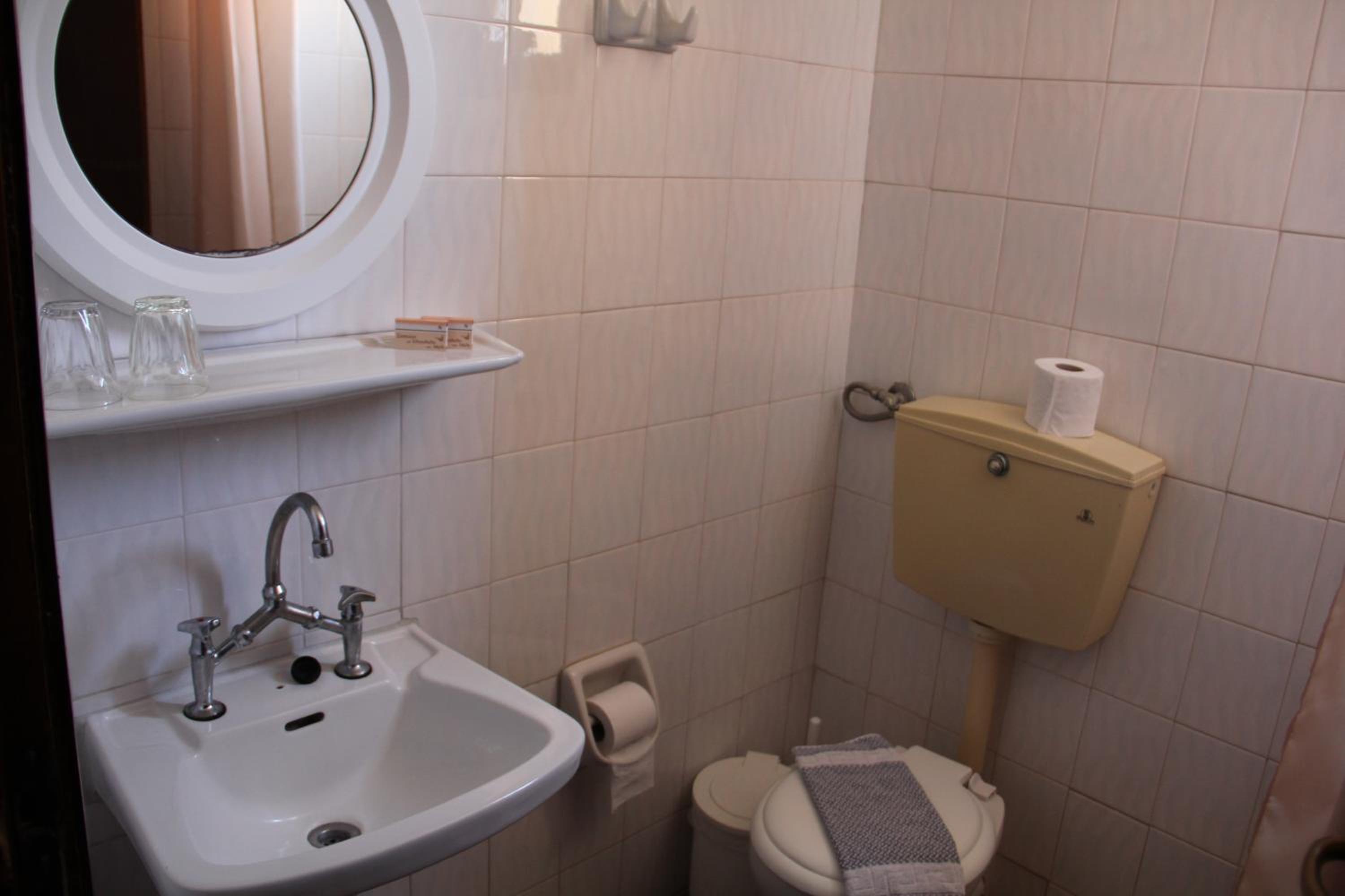 Standard Double or Twin Room with Sea View - Photo 4