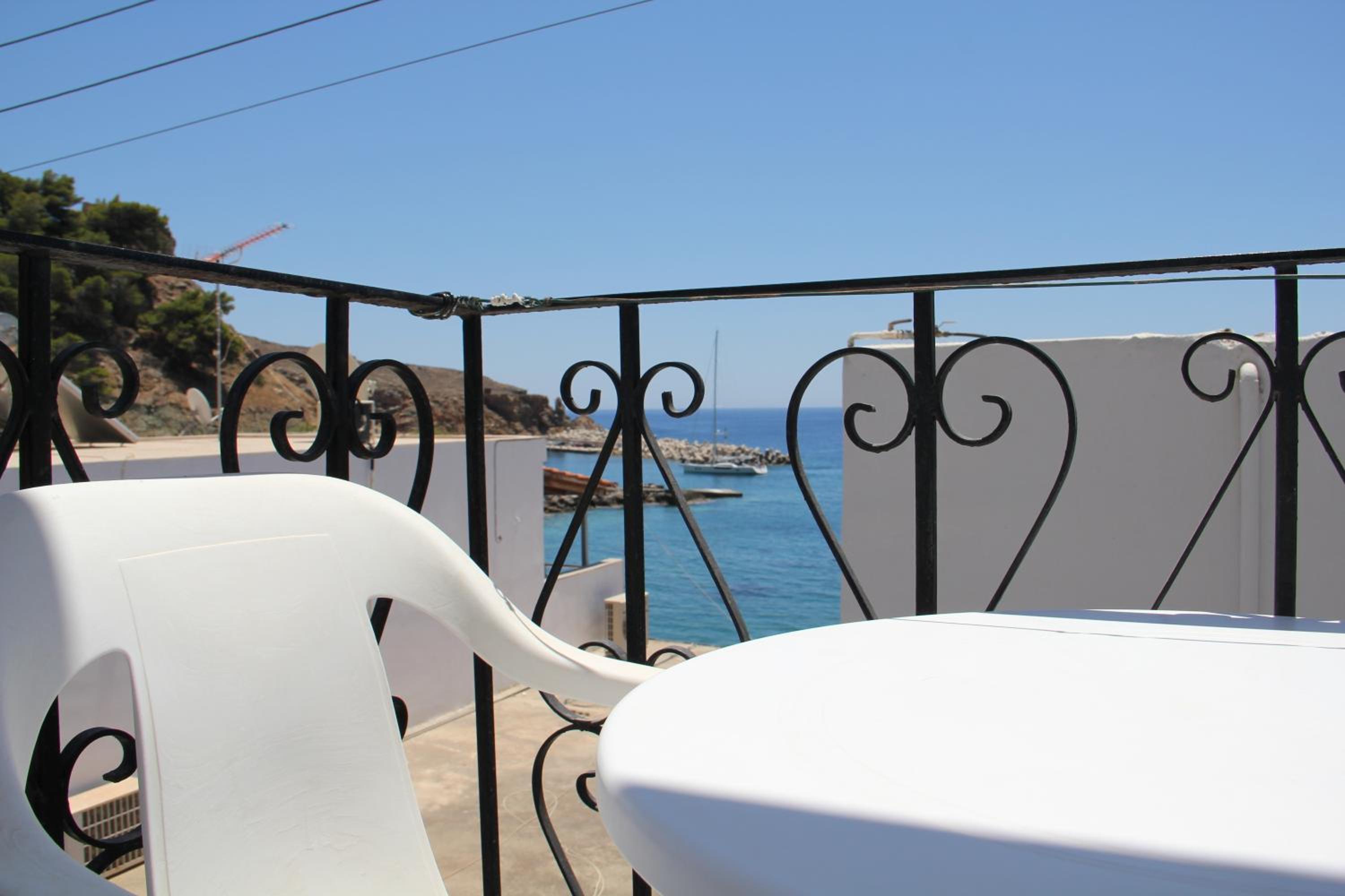 Standard Double or Twin Room with Sea View - Photo 5