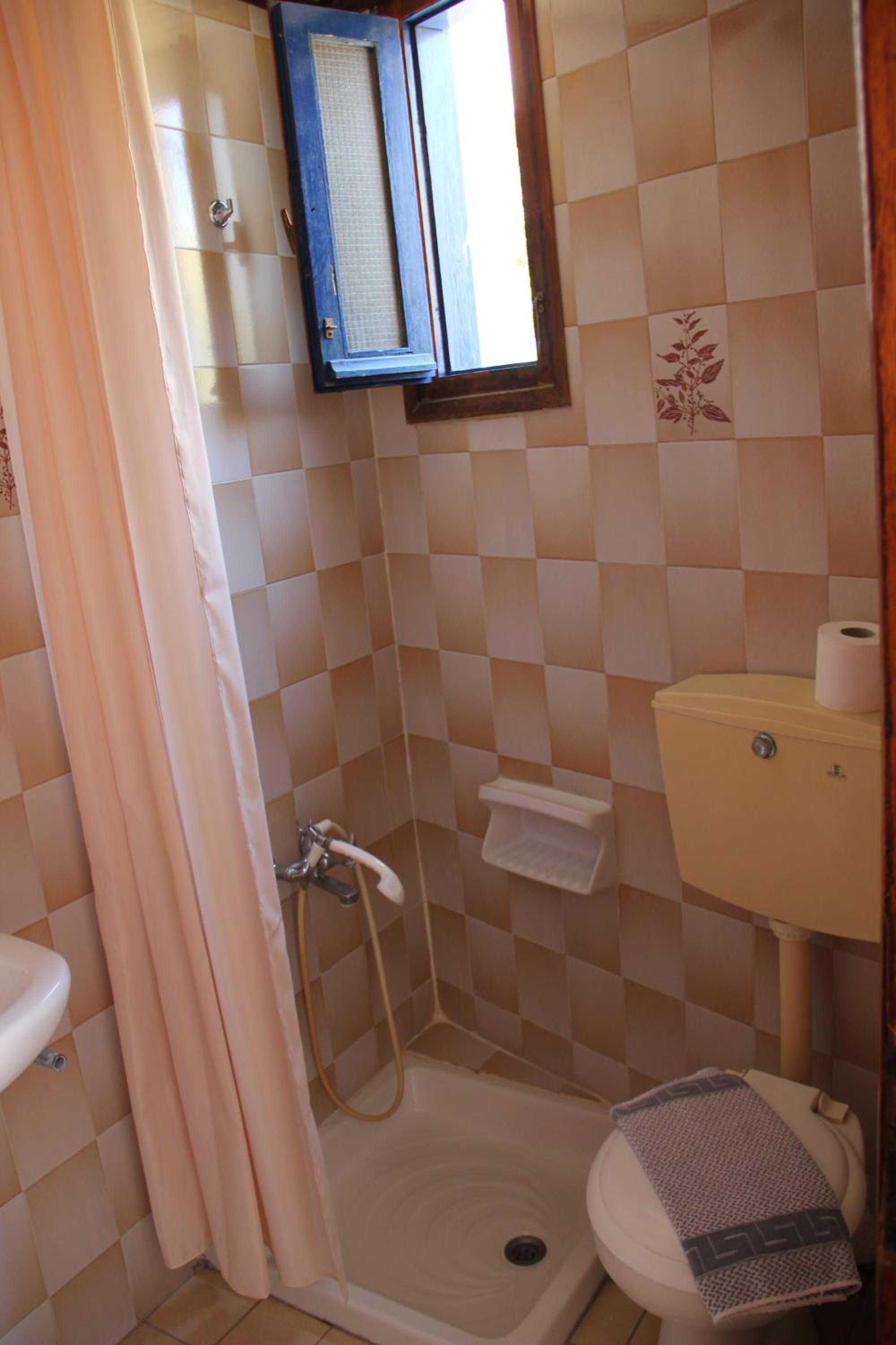 Double or Twin Room with City View - Photo 11