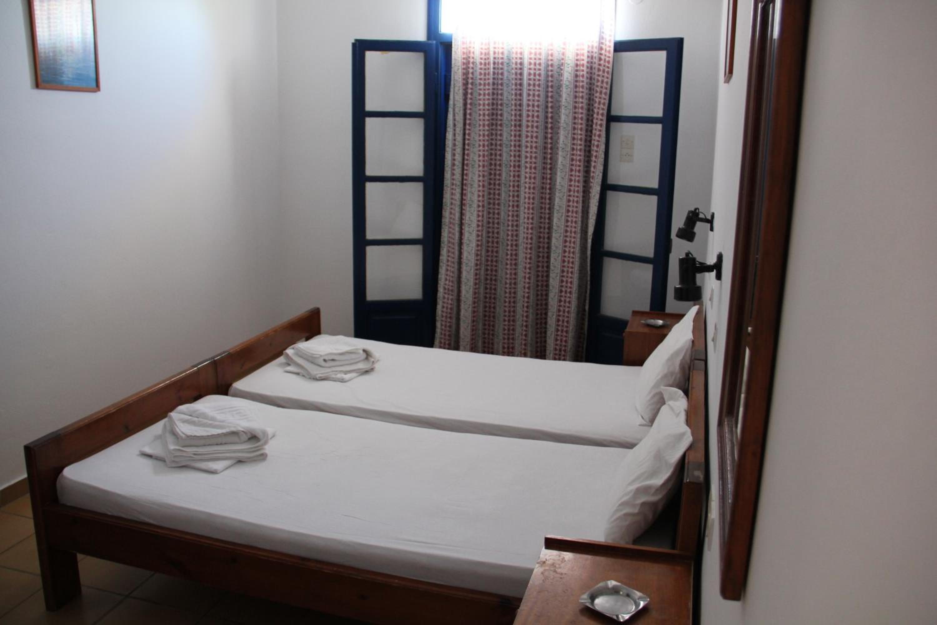 Double or Twin Room with City View - Photo 12