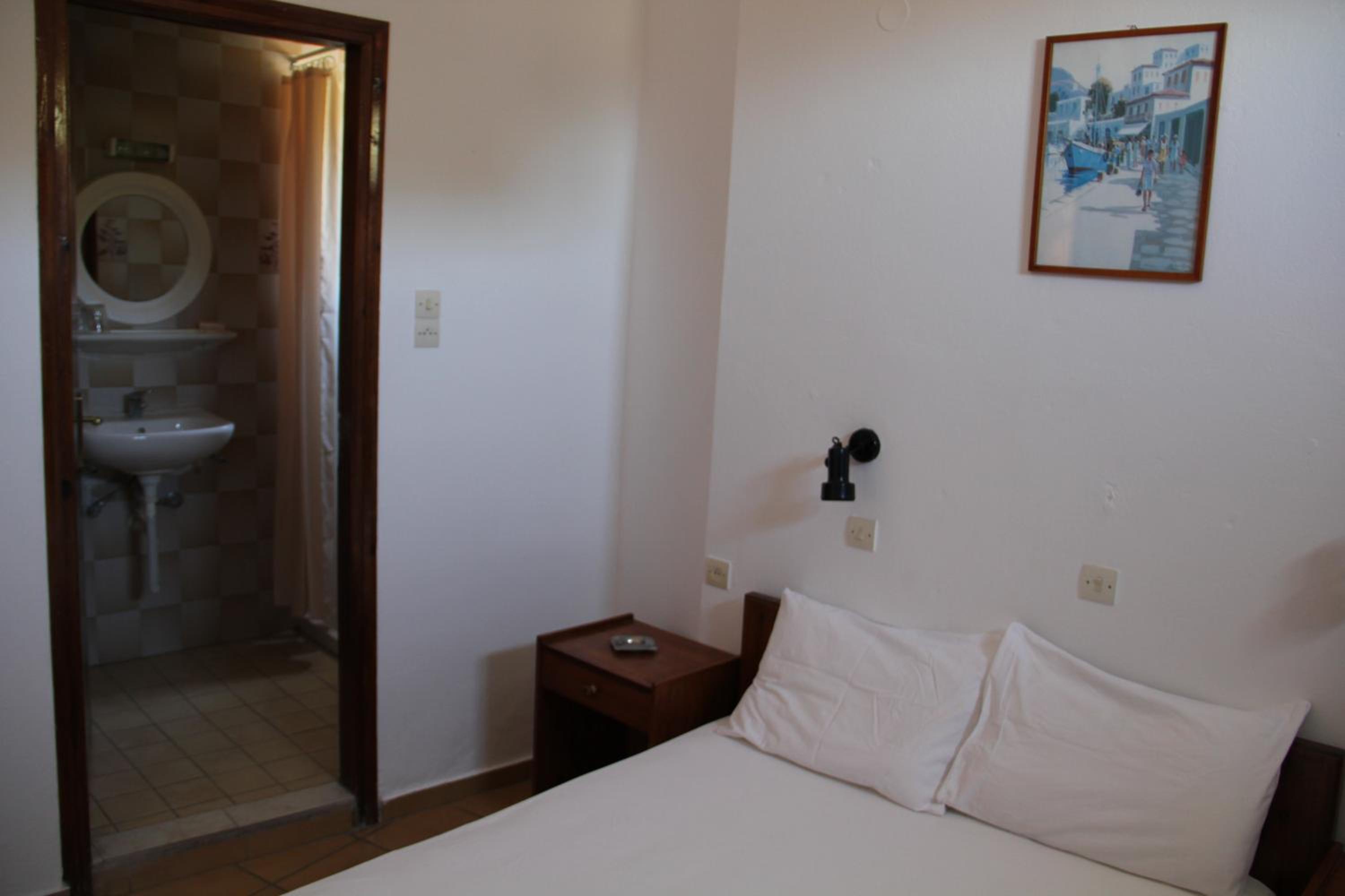 Double or Twin Room with City View - Photo 14