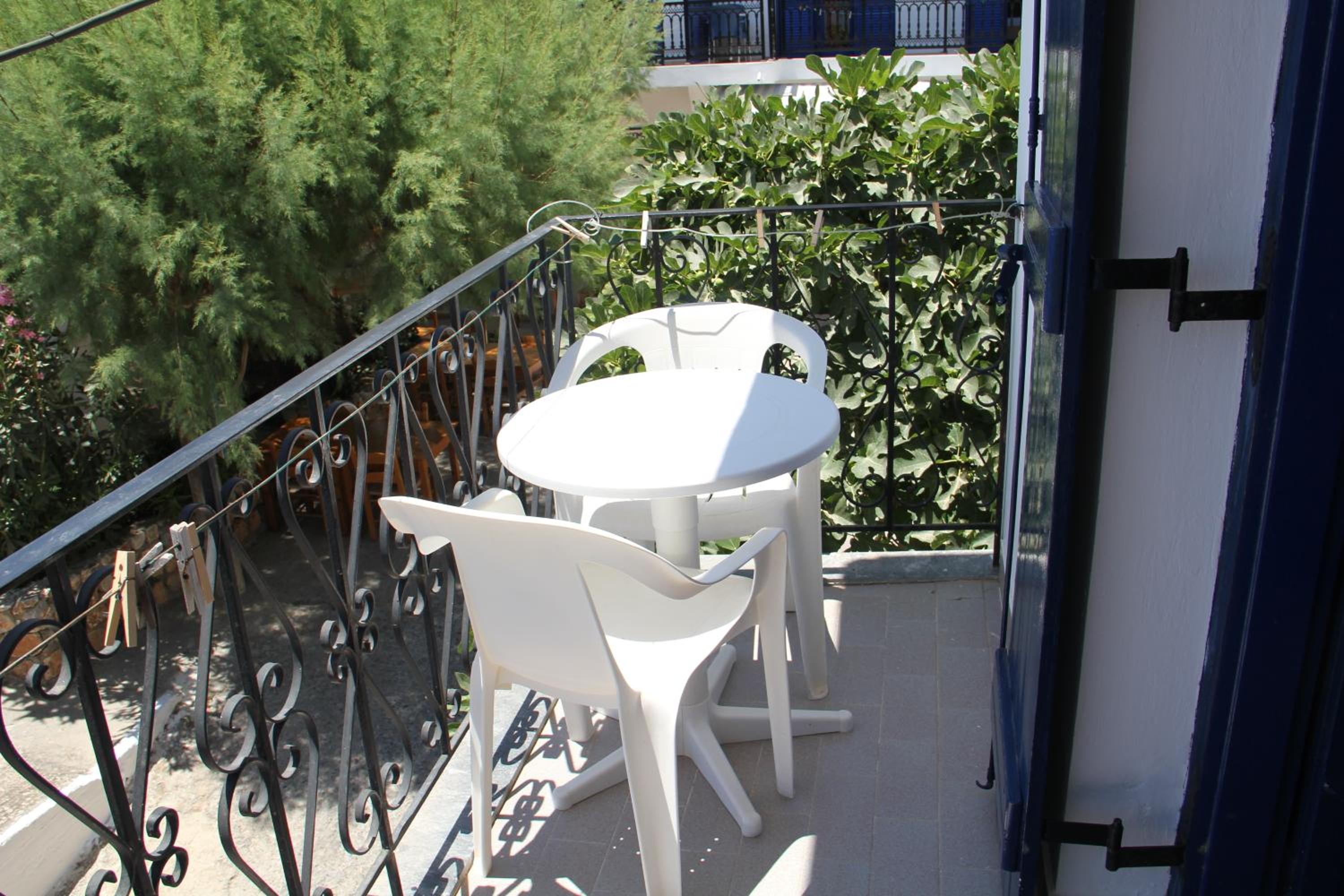 Studio with Balcony - Photo 12