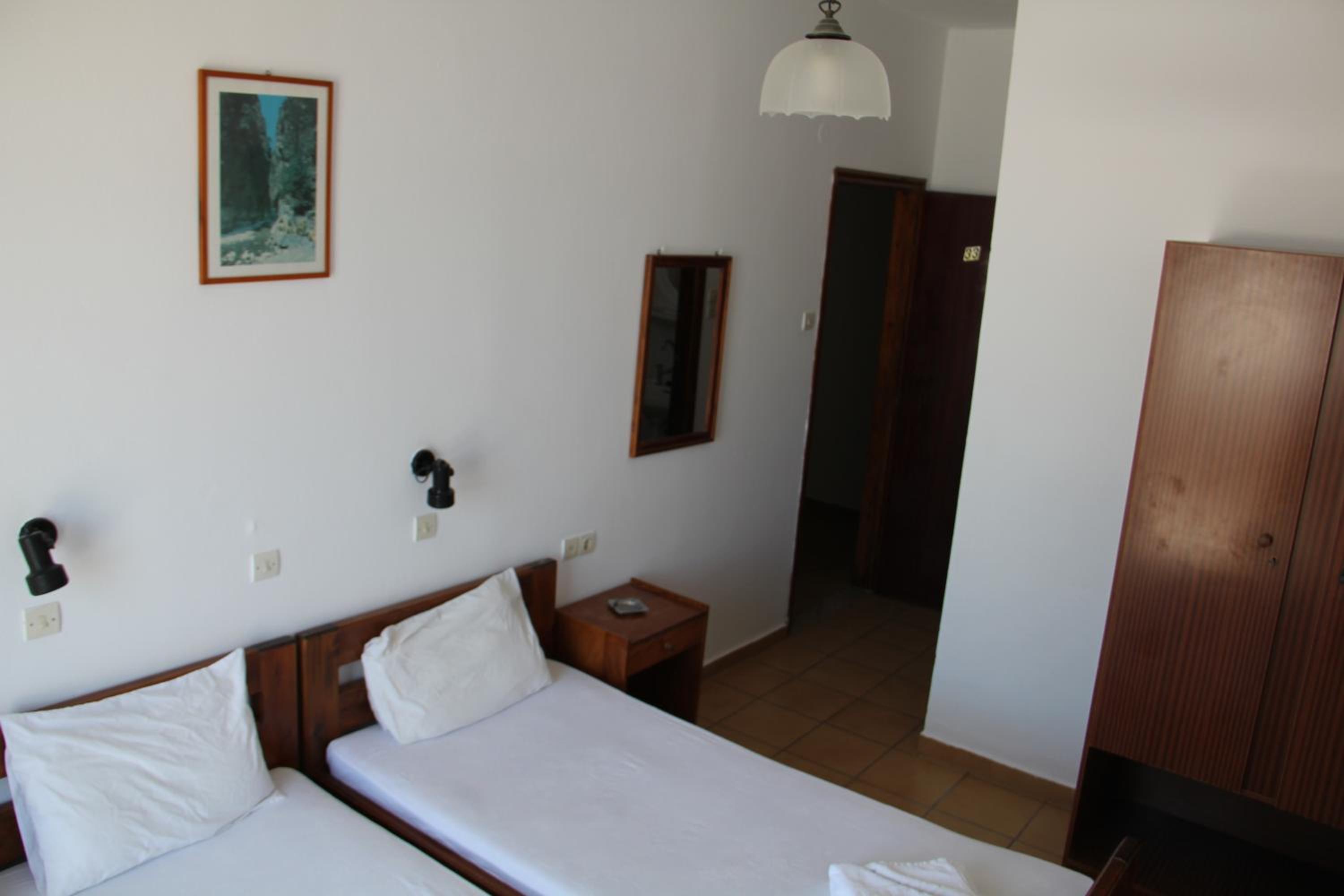 Standard Double or Twin Room with Sea View - Photo 11