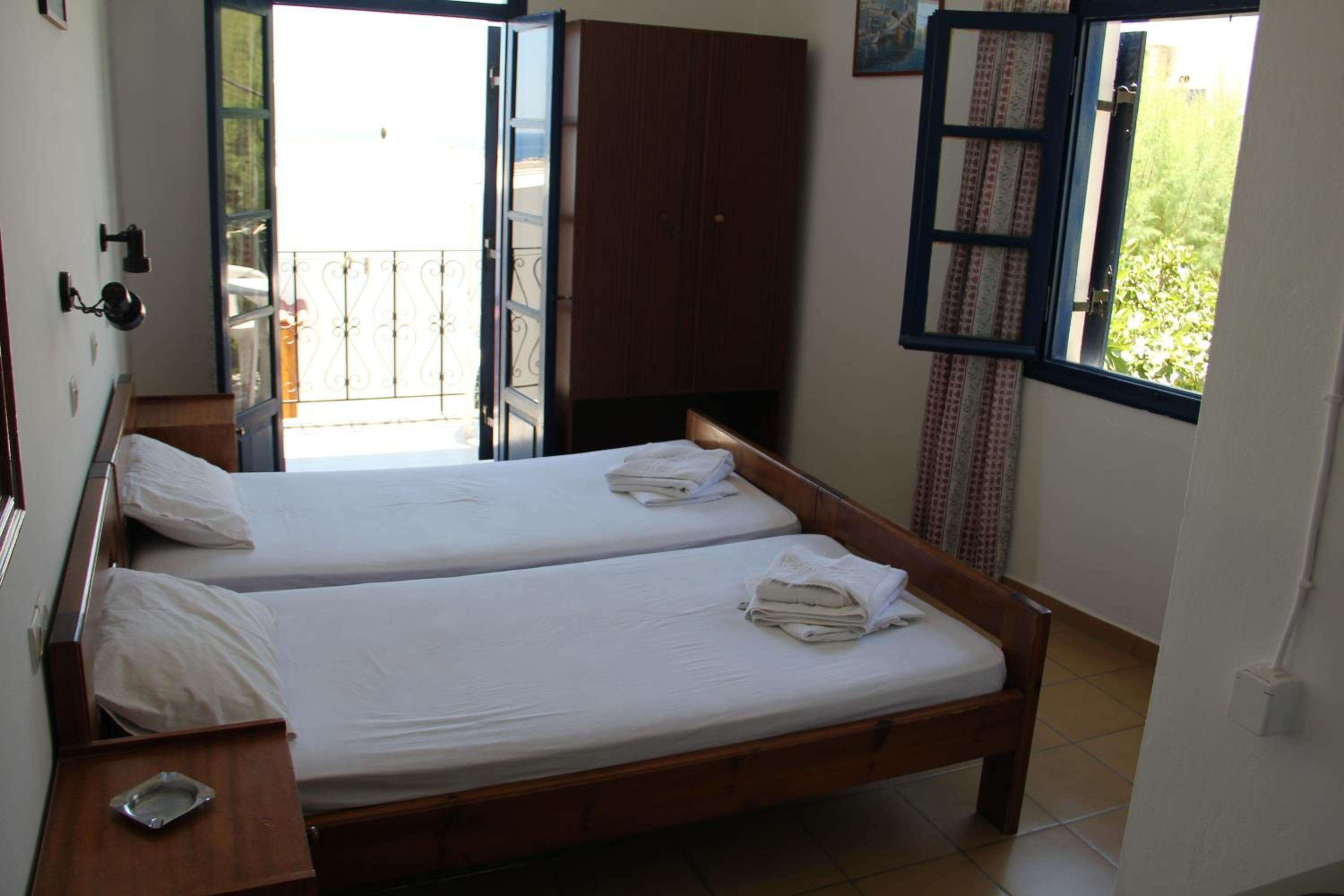Studio with Balcony - Photo 10