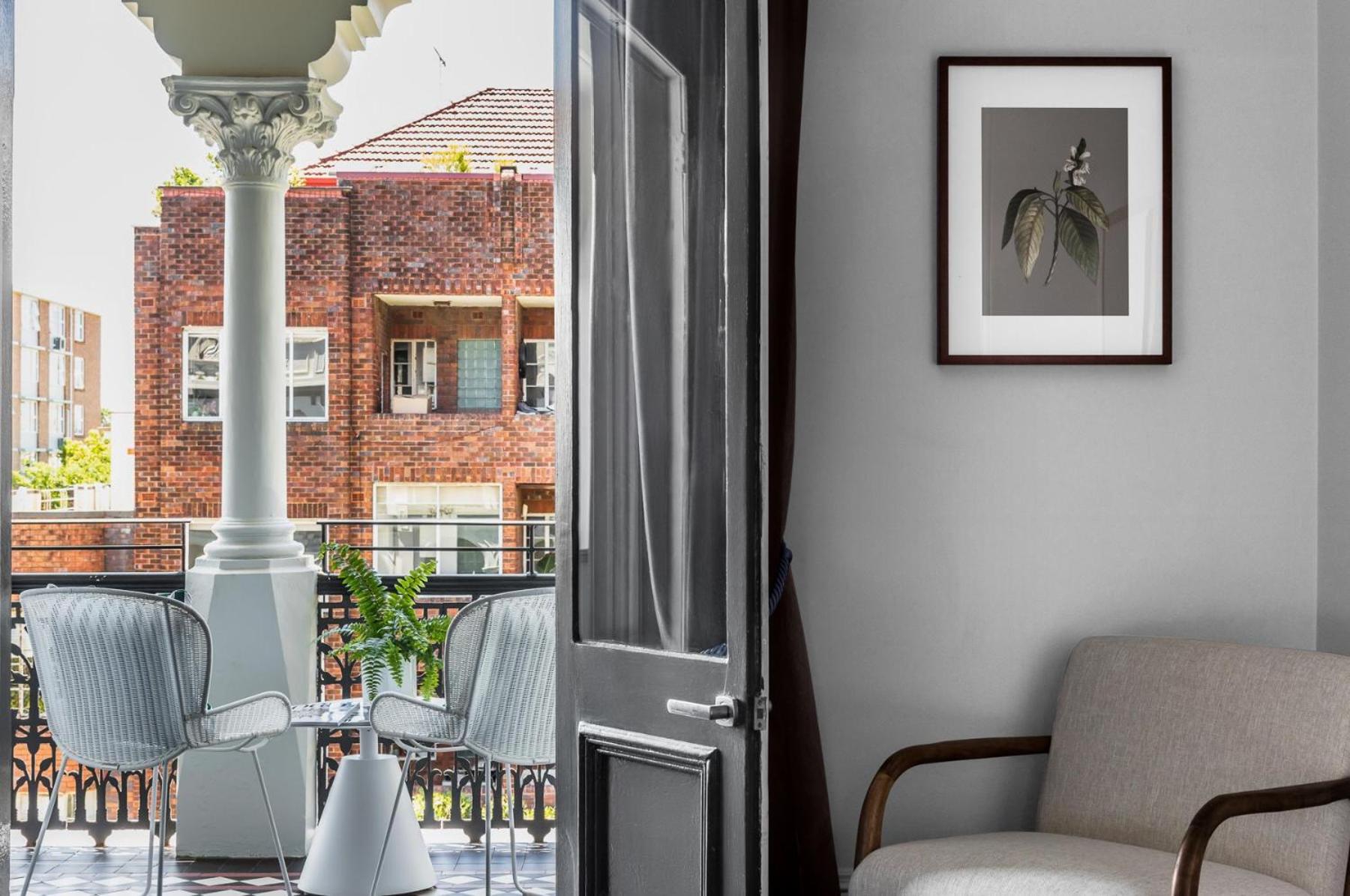 King Room with Balcony - Photo 21