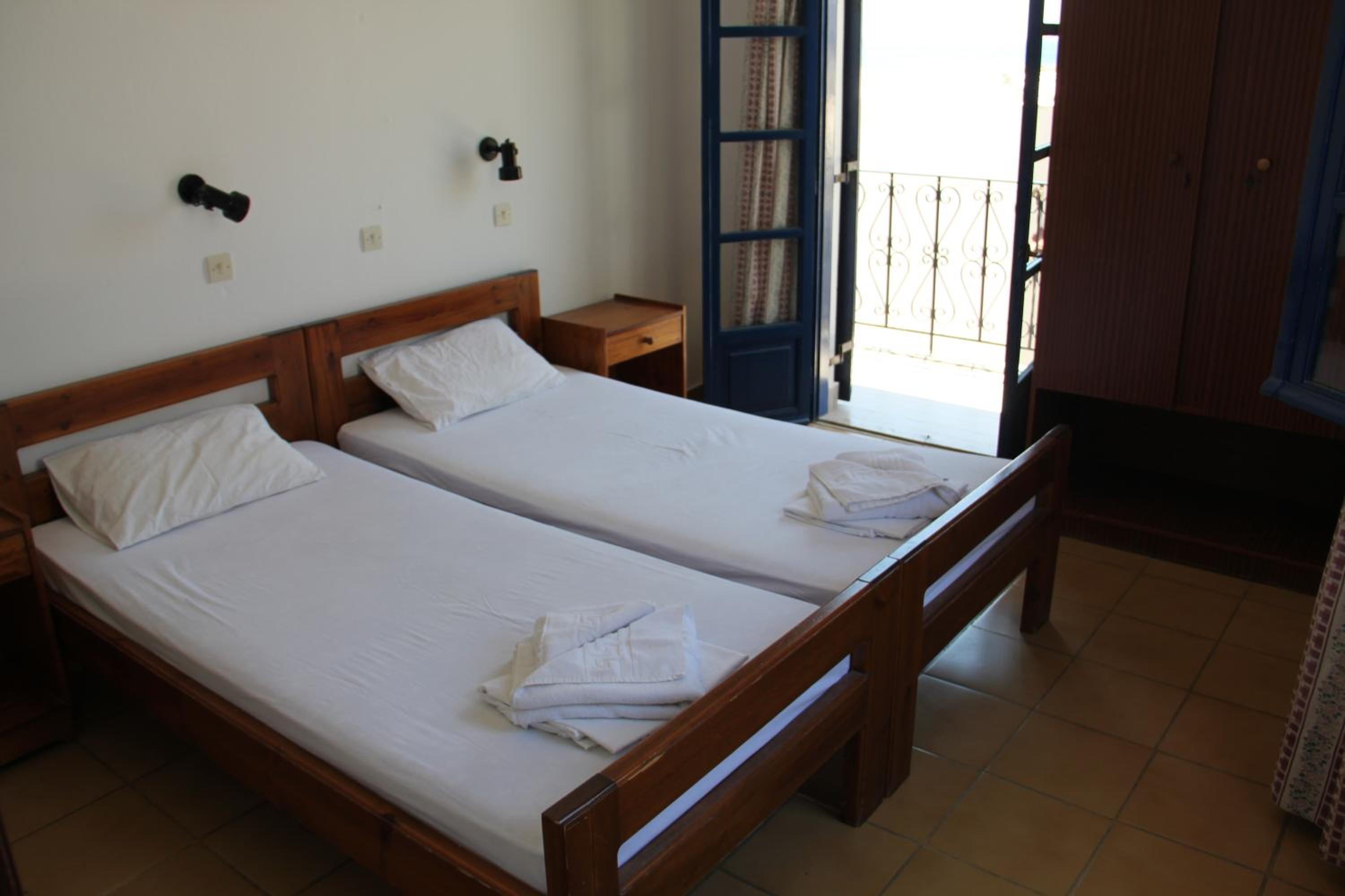 Studio with Balcony - Photo 9