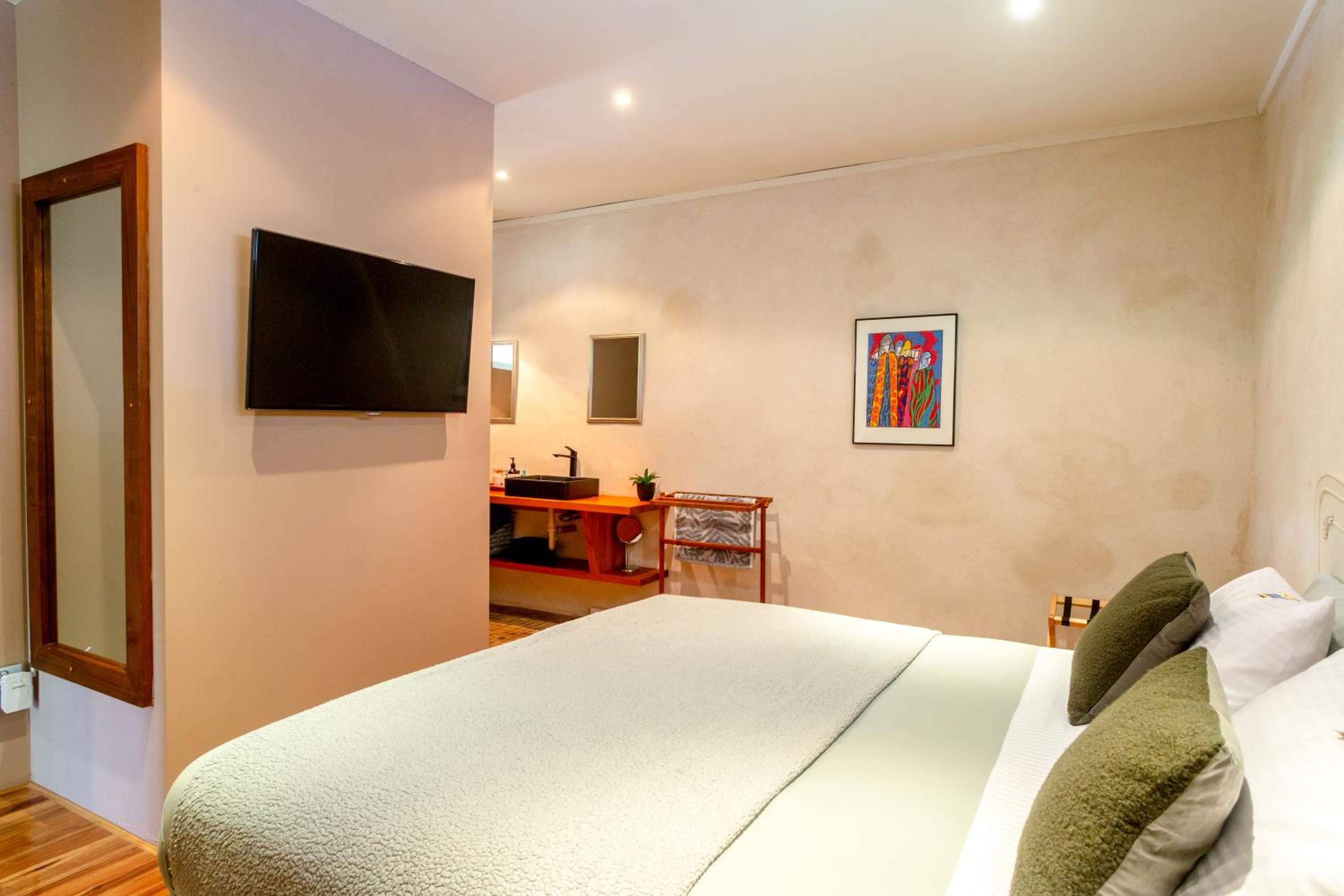 Luxury One-Bedroom Suite photo 3