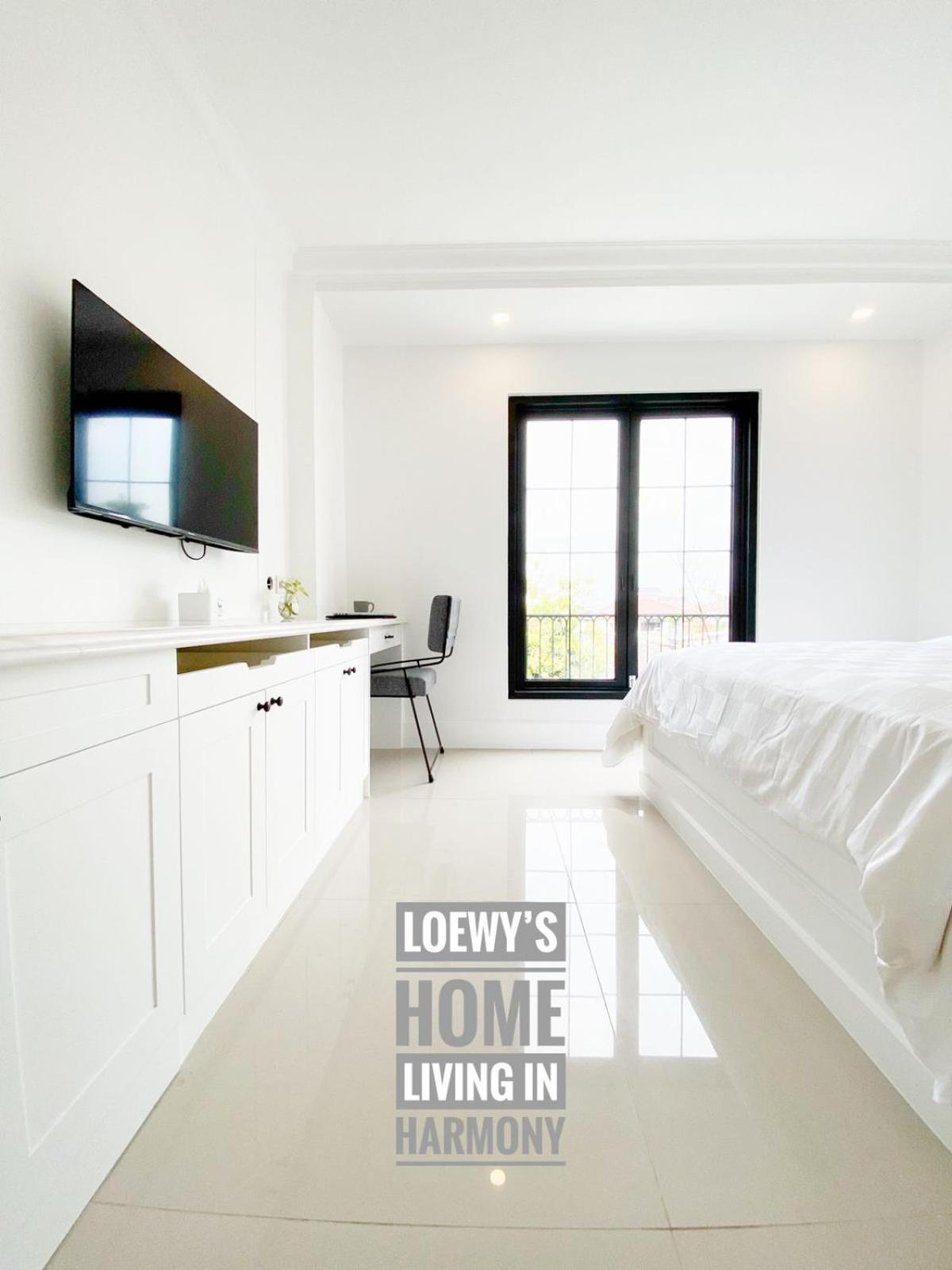 Queen Room with Balcony - Photo 7