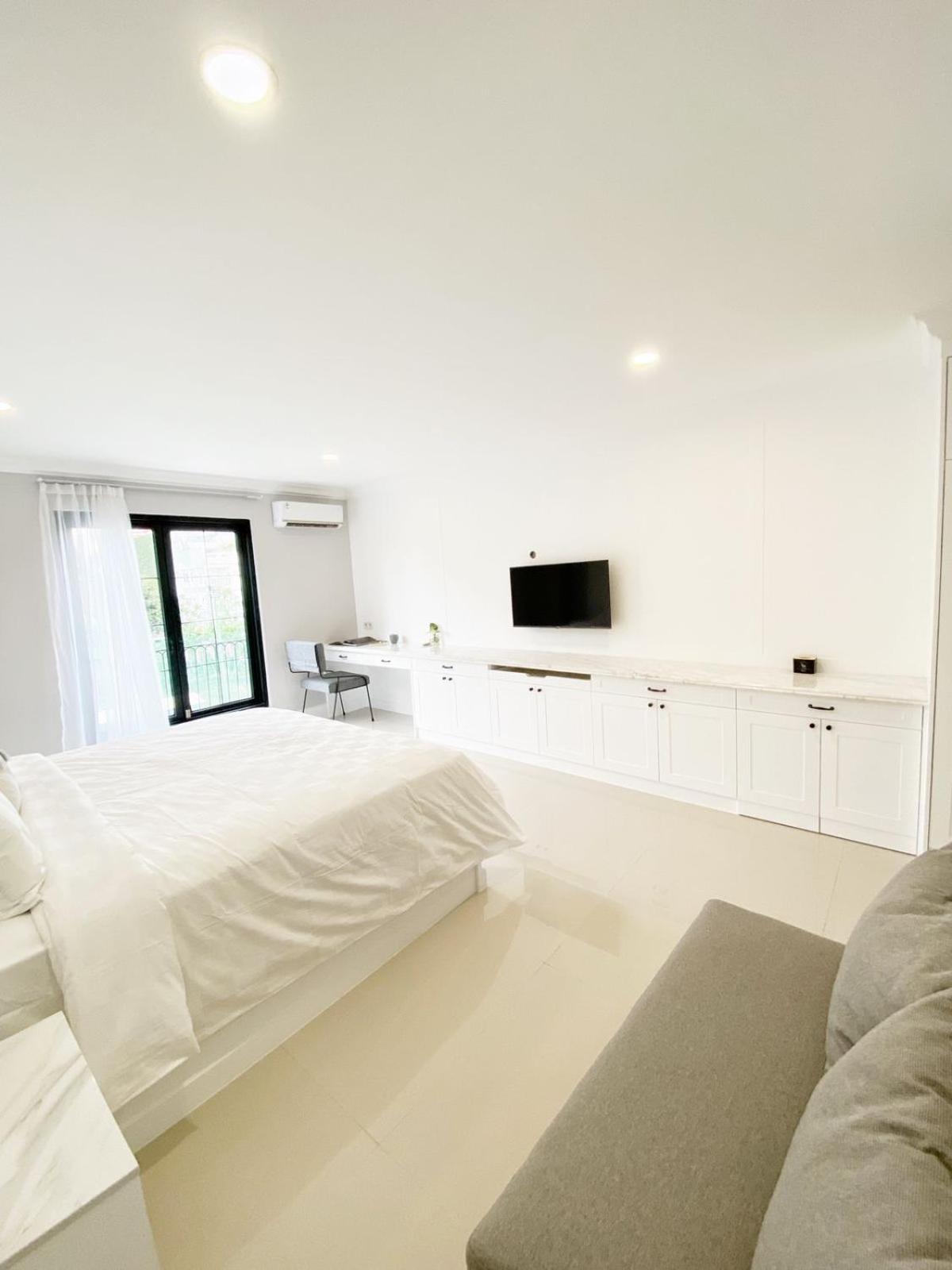 Superior King Room - Photo 8
