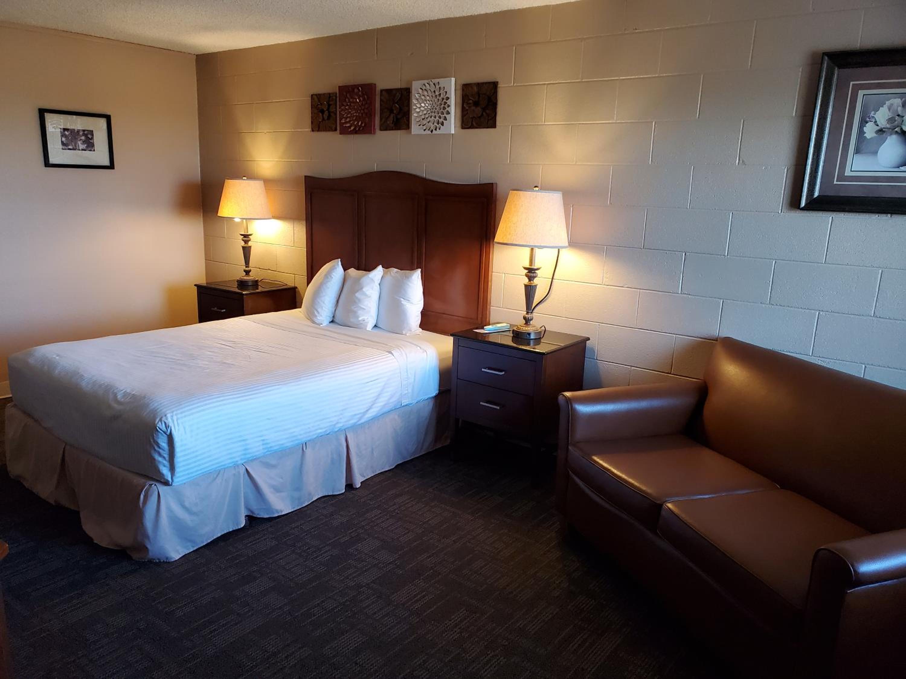 Queen Room photo 1