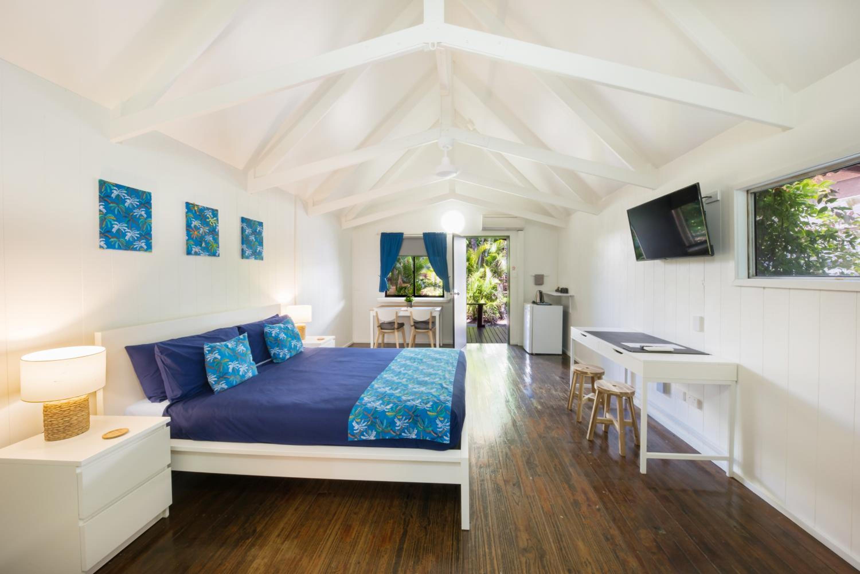 Queen Cabin with Ensuite - Adults Only  photo 1