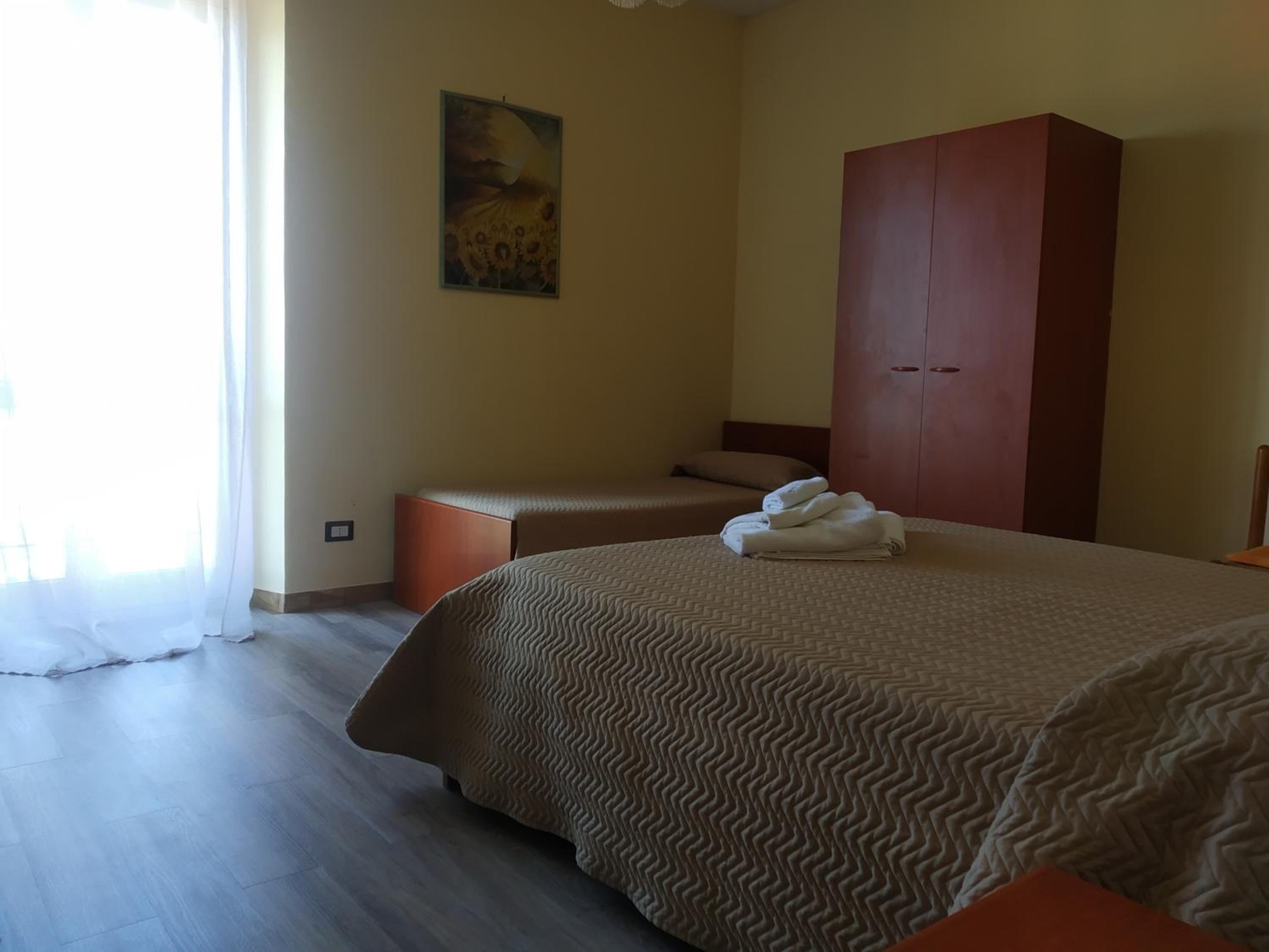 Double or Twin Room with Balcony - Photo 1
