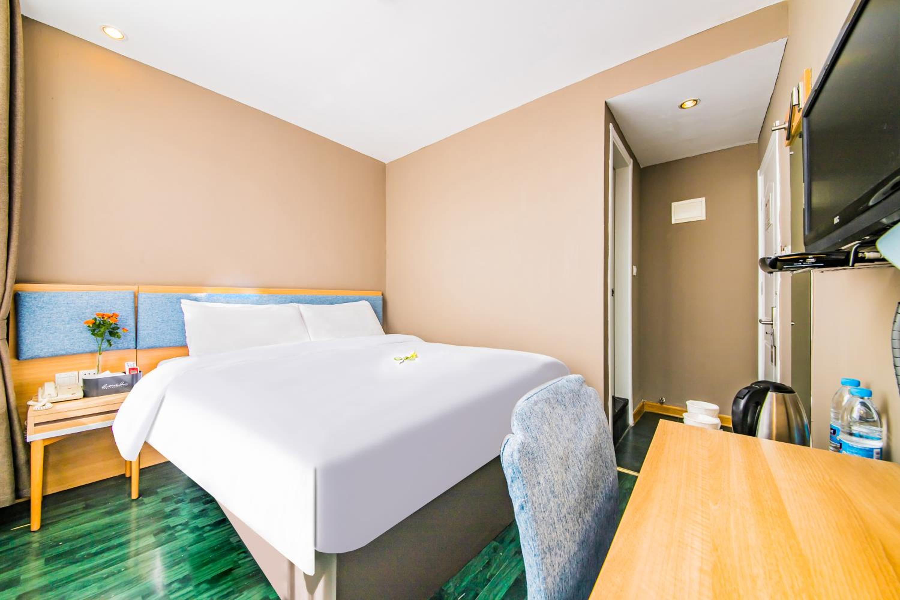 Double Room (1 Adult + 1 Child)