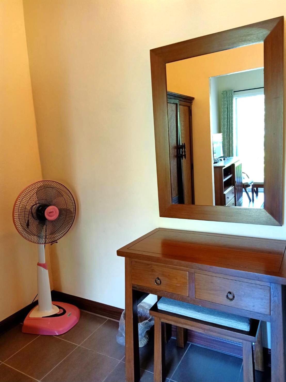 Queen Room with Balcony - Photo 8