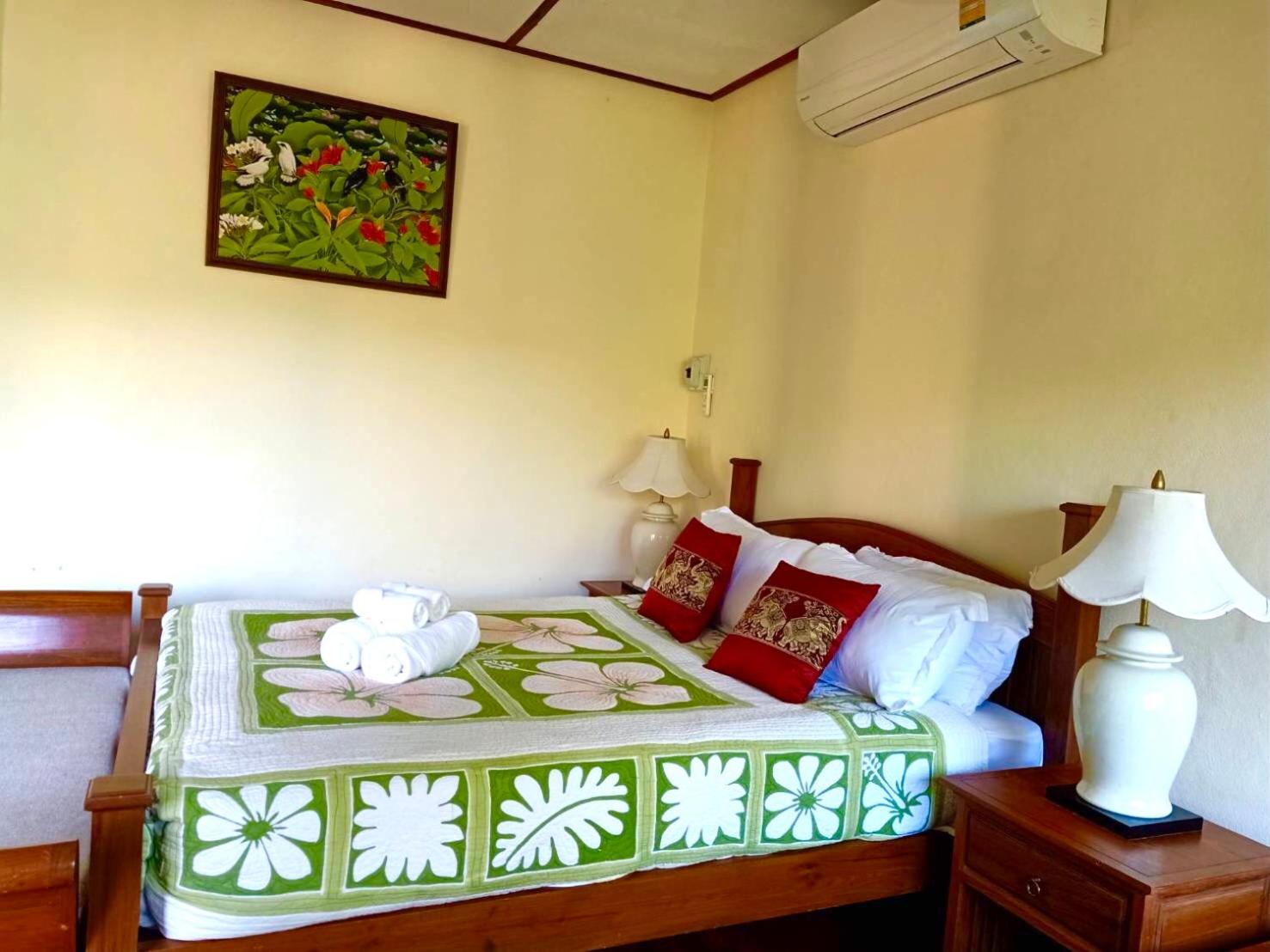 Queen Room with Balcony - Photo 3