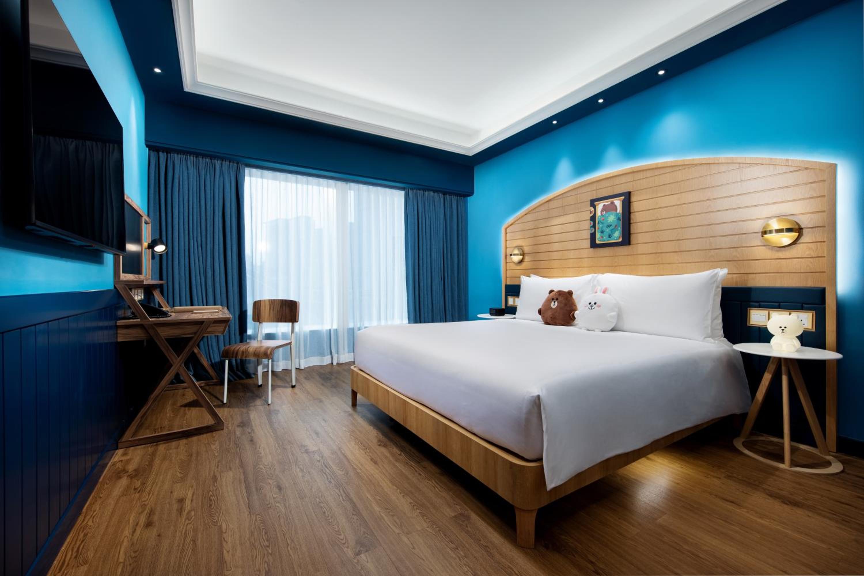 LINE FRIENDS Suite - King photo 3