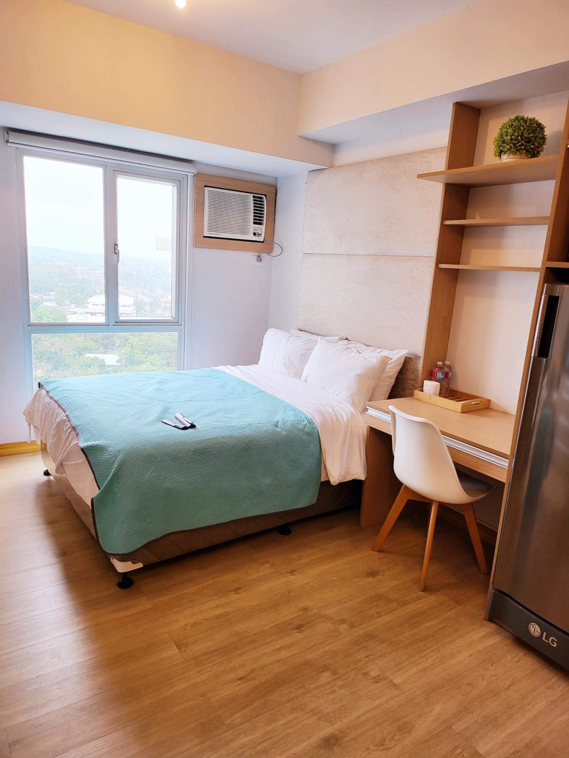 One-Bedroom Apartment - Photo 3