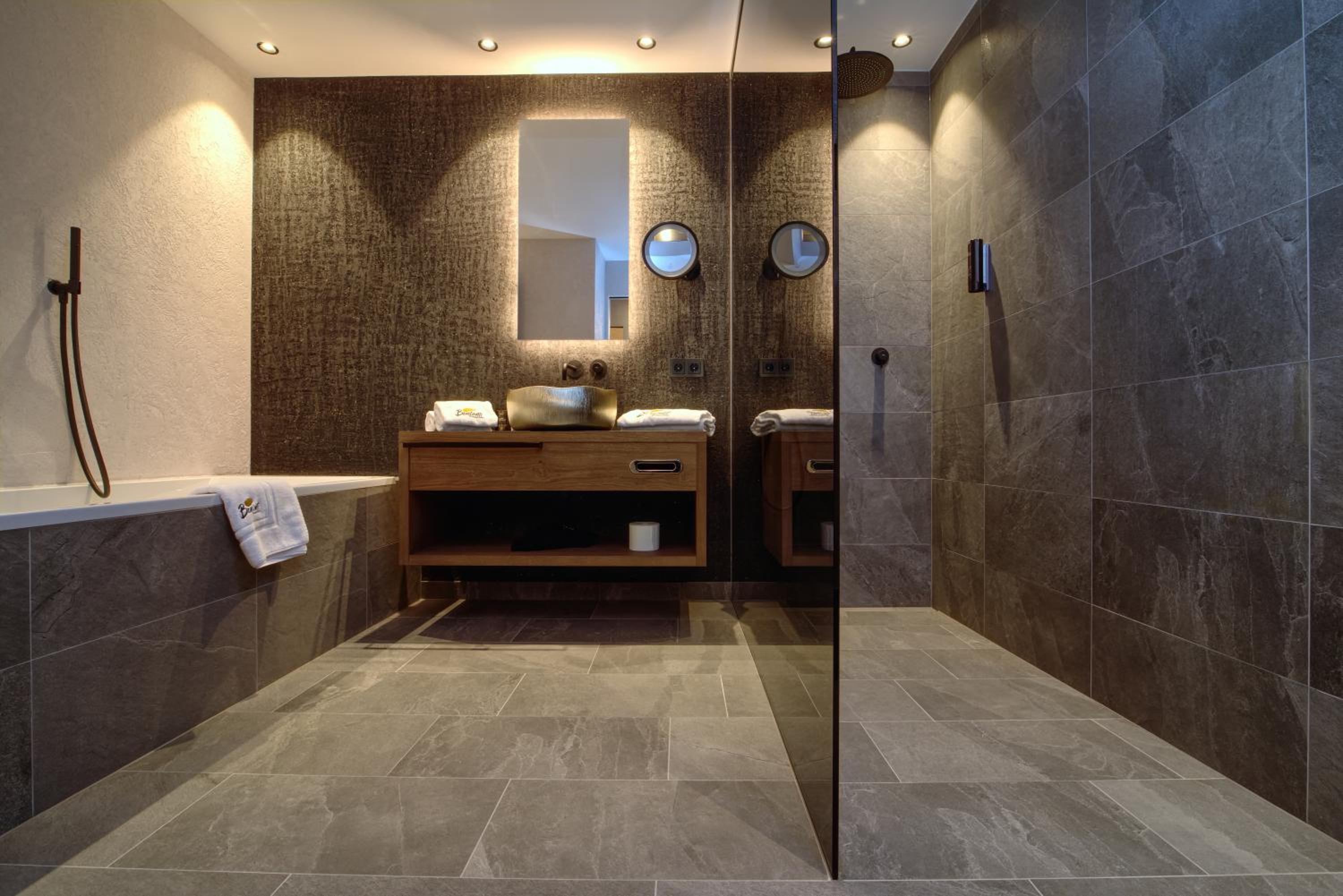 Royal Suite with Balcony - Photo 3