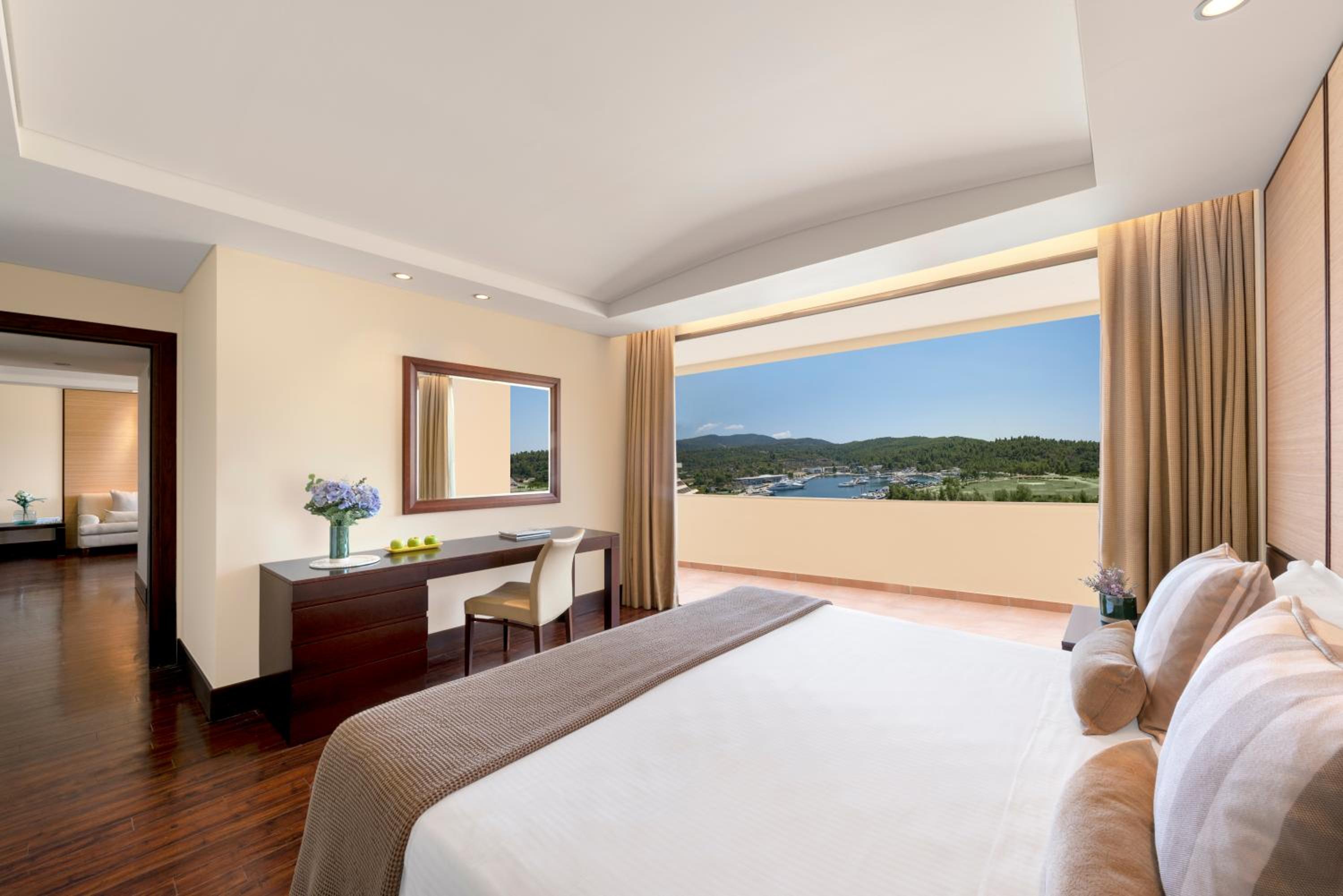 Superior Suite Sea or Marina View photo 2