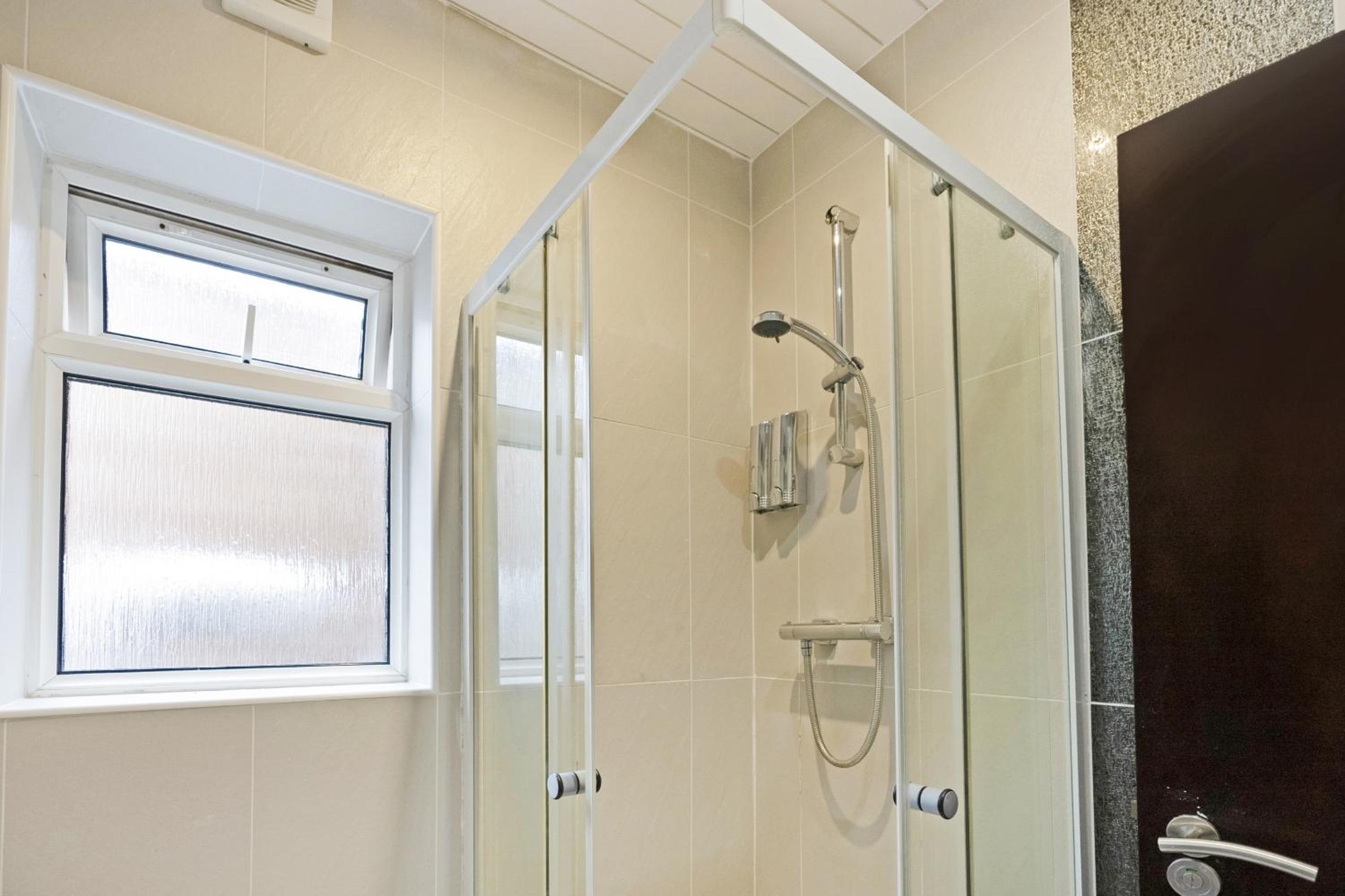 Standard Single Room - Photo 8