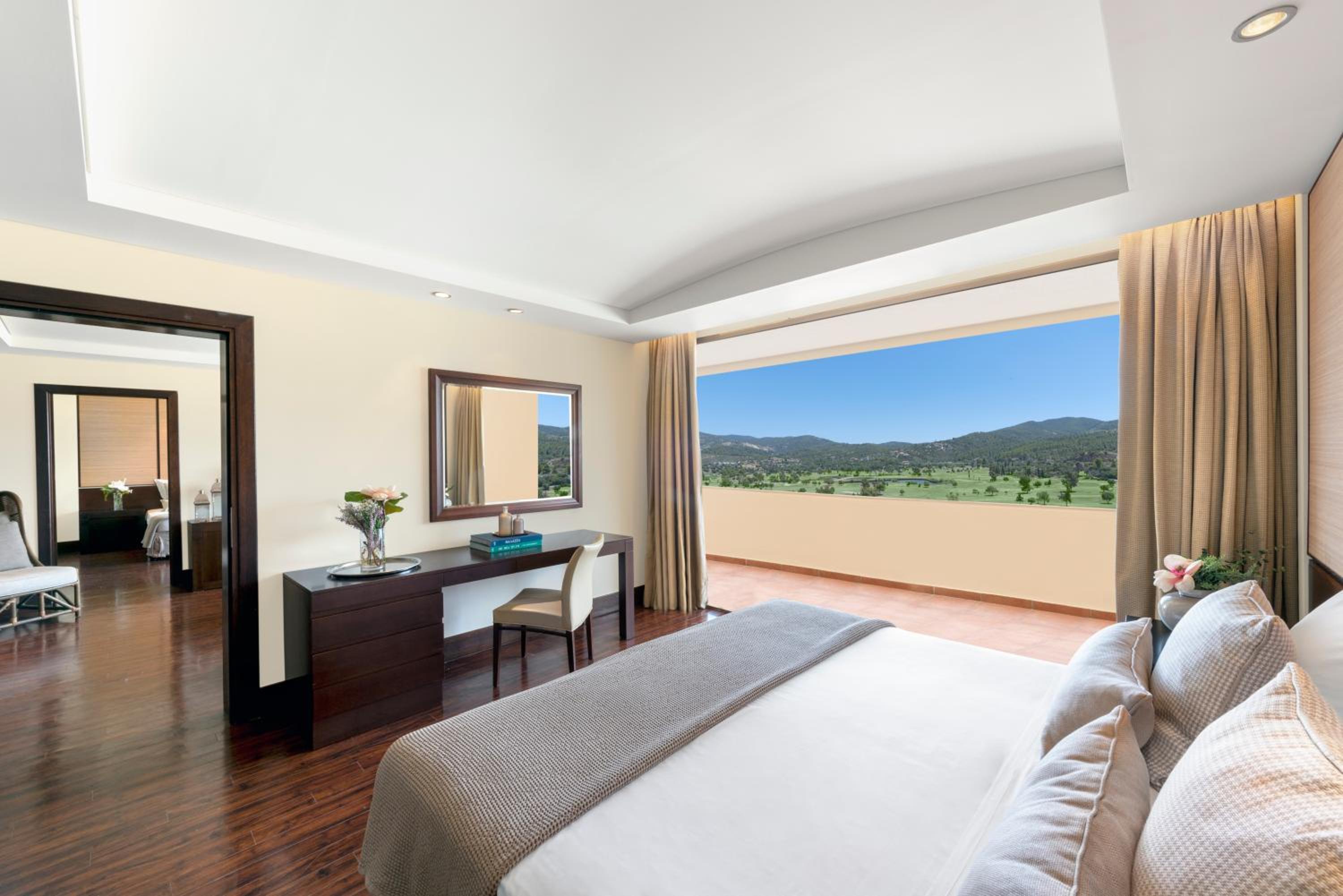 Two Bedrooms Grand Suite Golf View - Photo 4