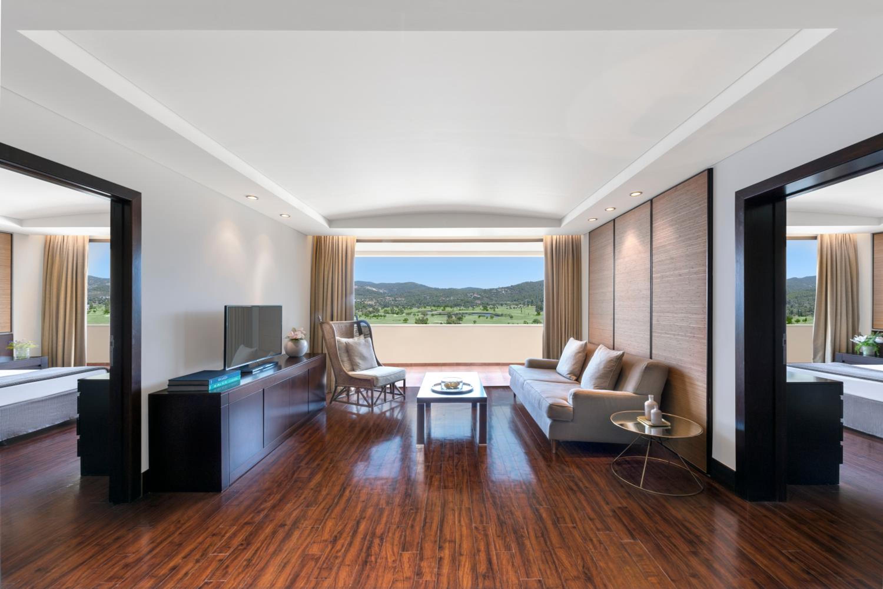 Two Bedrooms Grand Suite Golf View - Photo 3