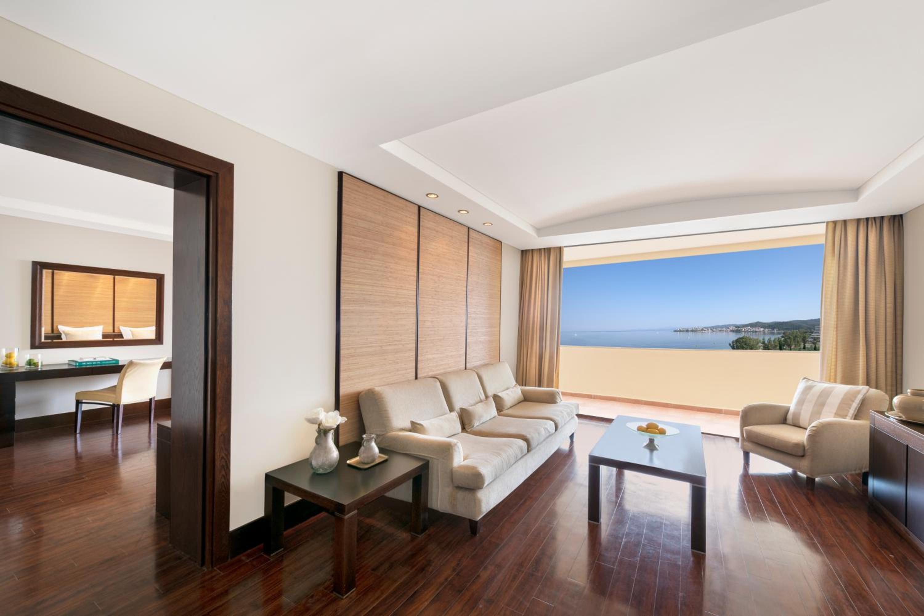 Superior Two Bedroom Suite Side Sea View photo 2