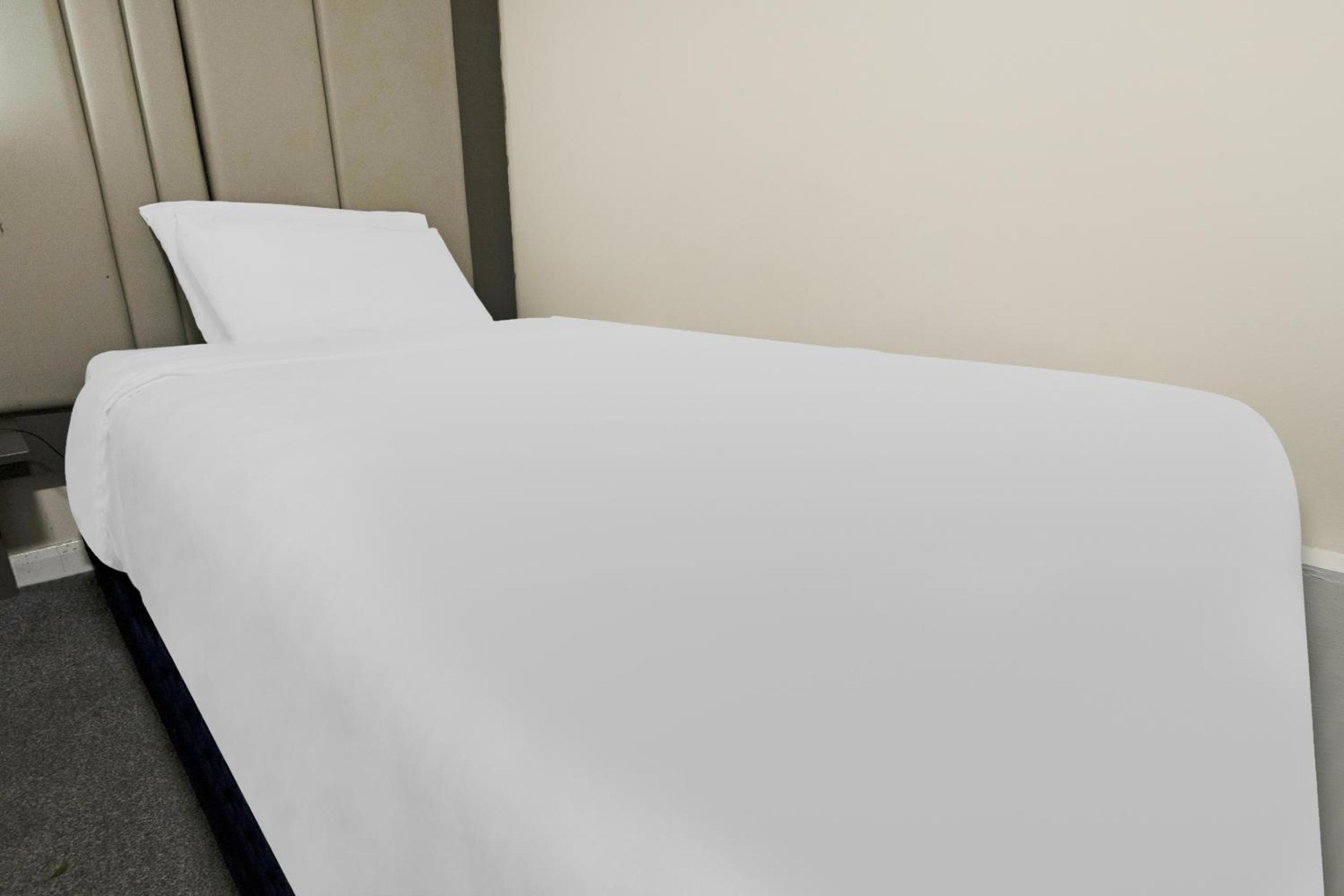 Standard Twin Room - Photo 6