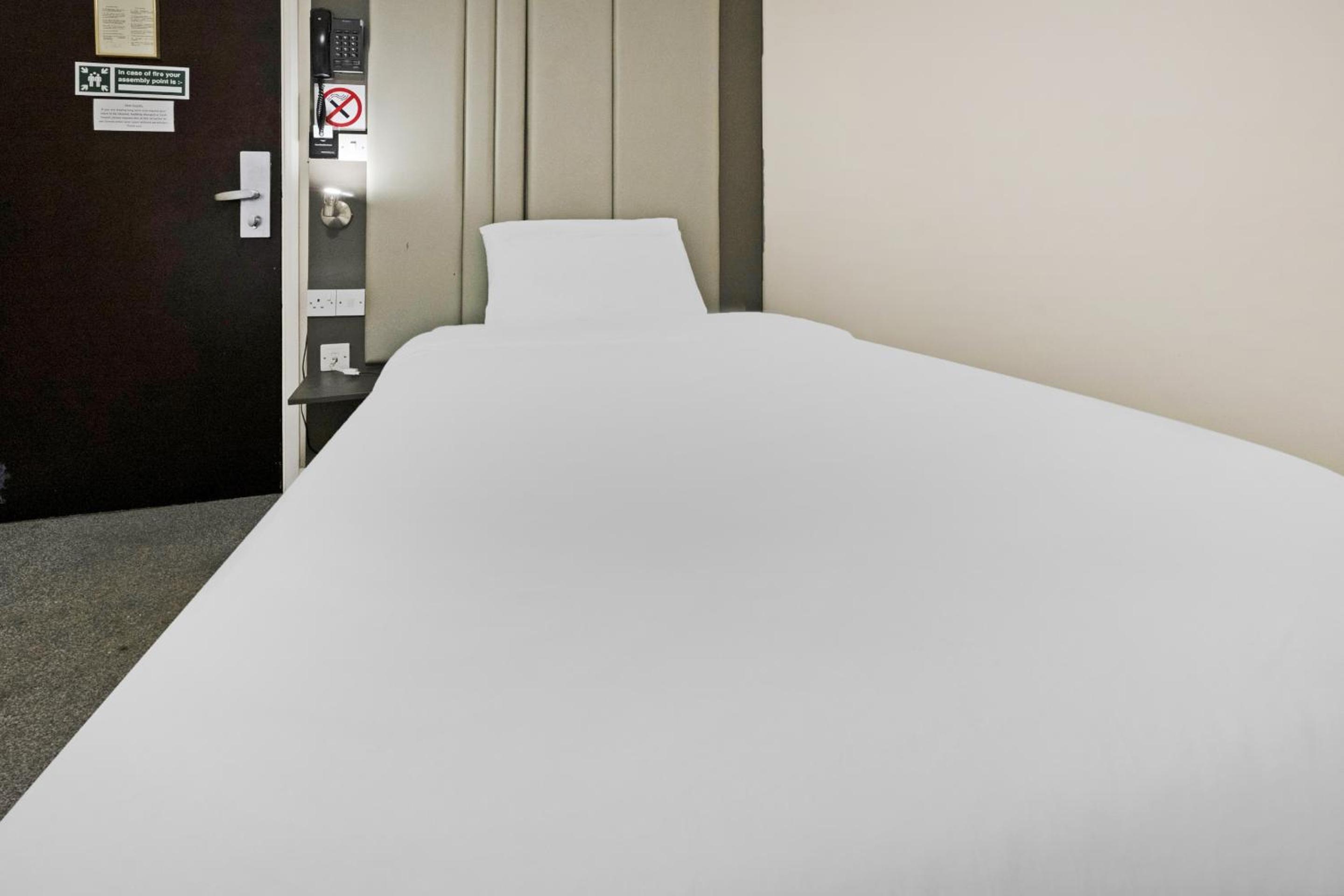 Standard Twin Room - Photo 5