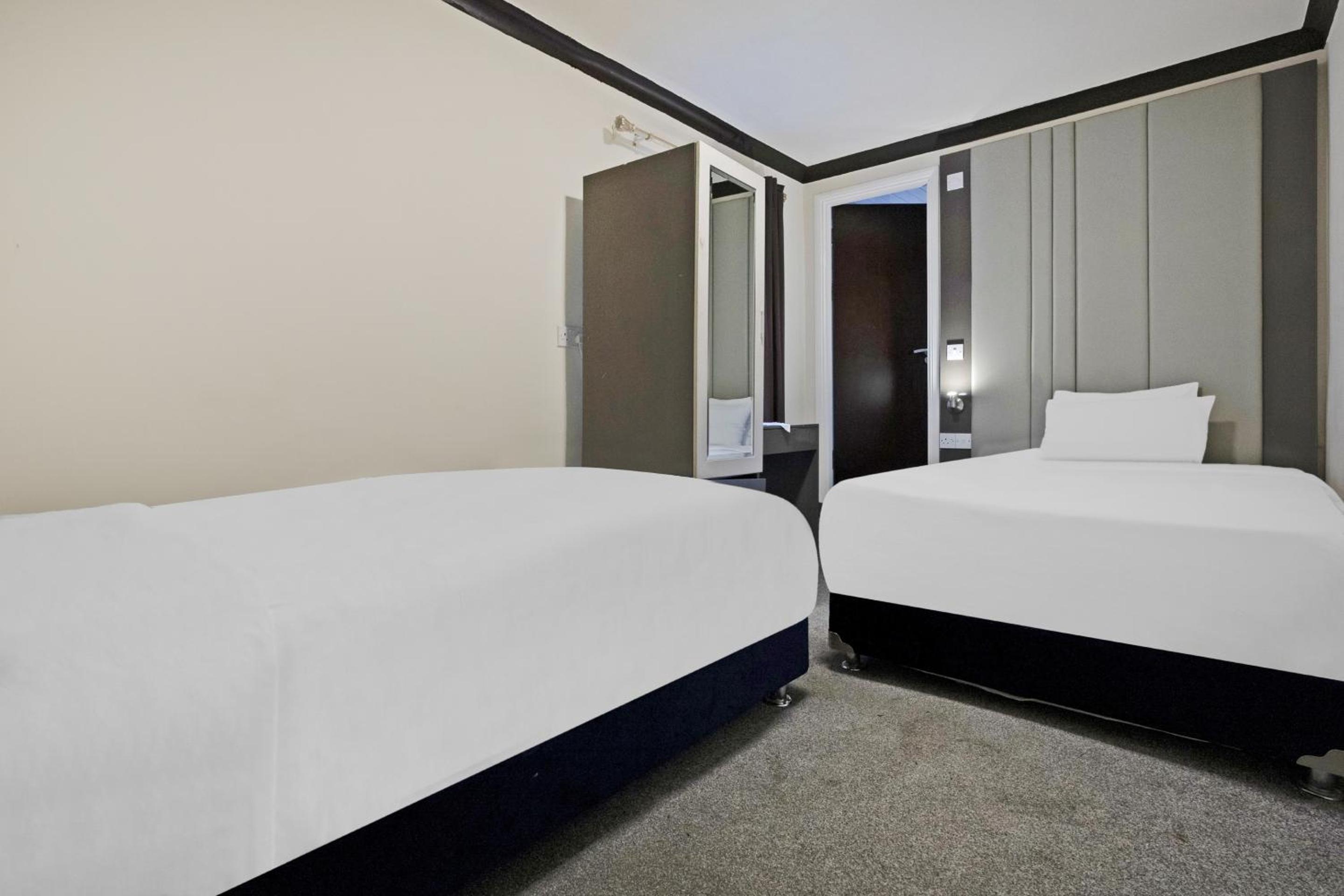 Standard Twin Room - Photo 1