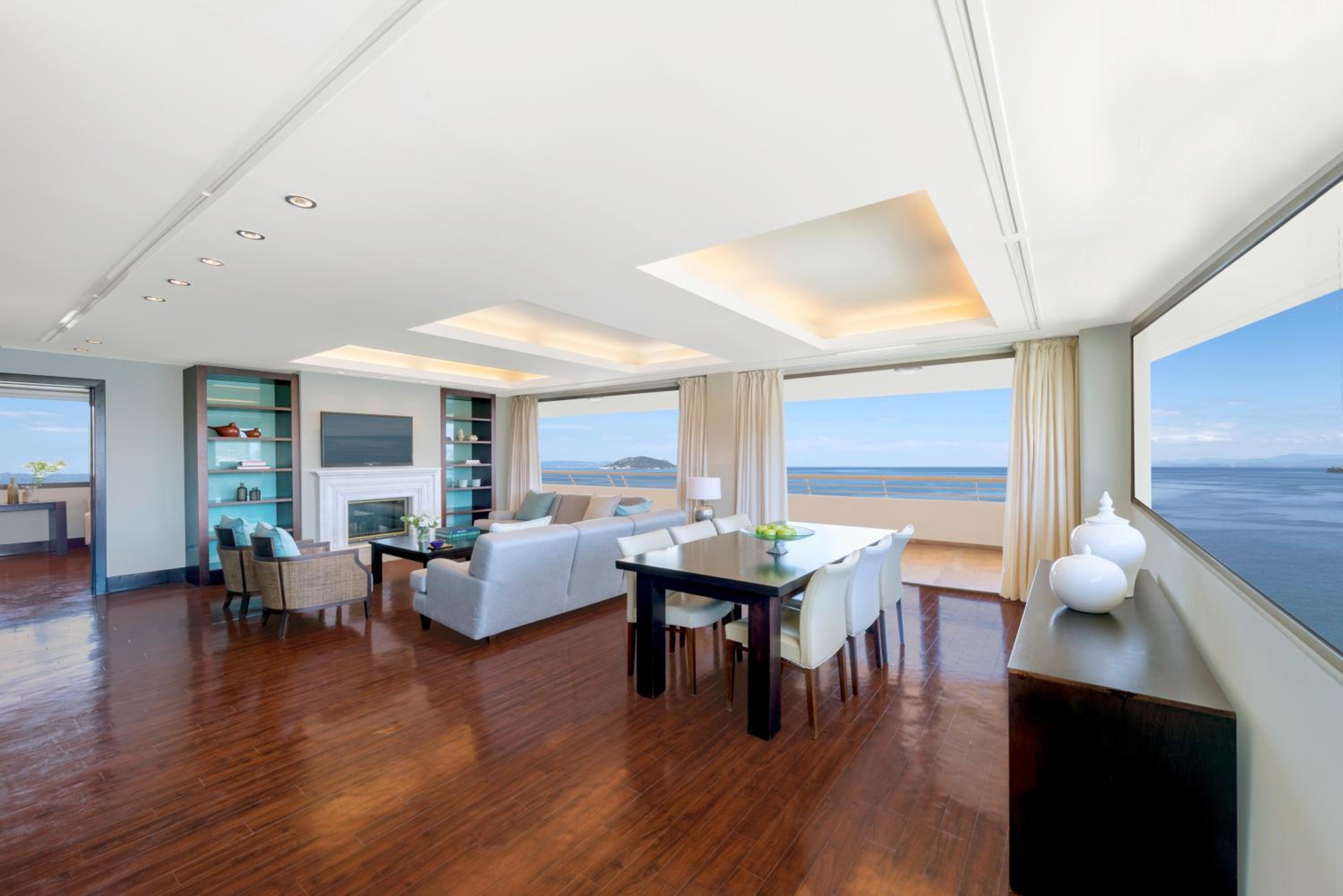 Royal Suite Sea or Marina View photo 2