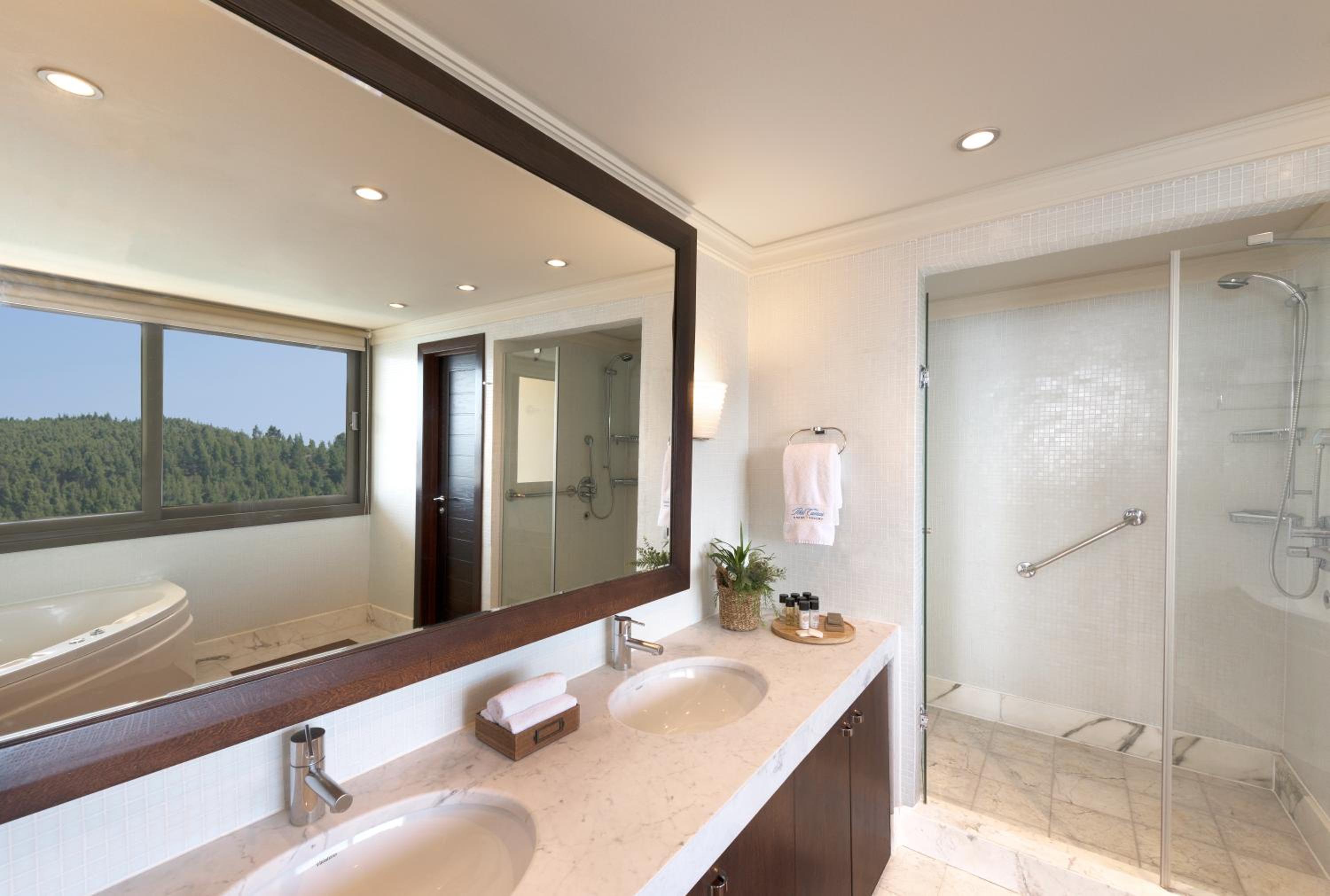 Royal Suite Sea or Marina View photo 3