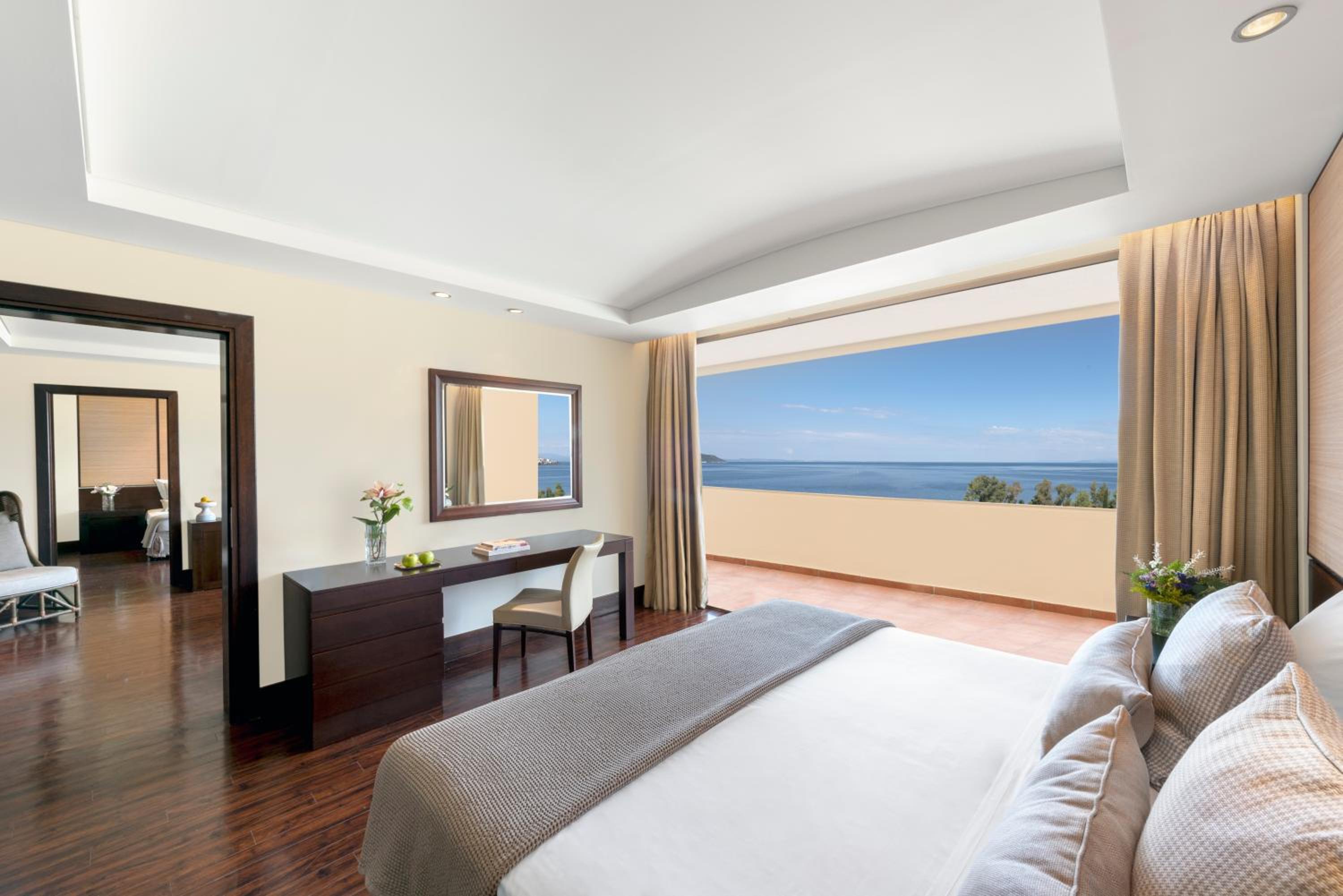 Two Bedrooms Grand Suite - Sea or Marina View - Photo 2