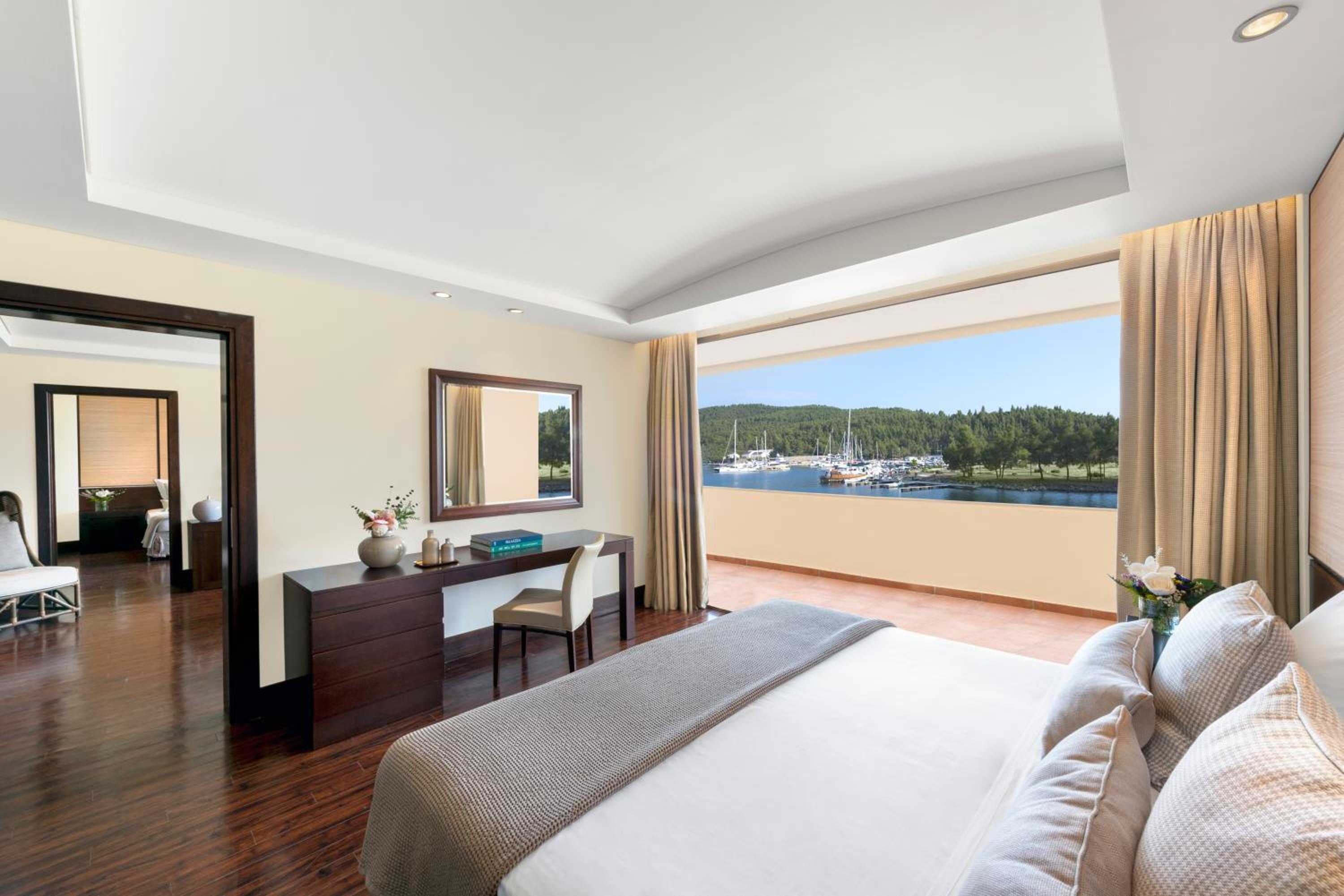 Two Bedrooms Grand Suite - Sea or Marina View - Photo 3