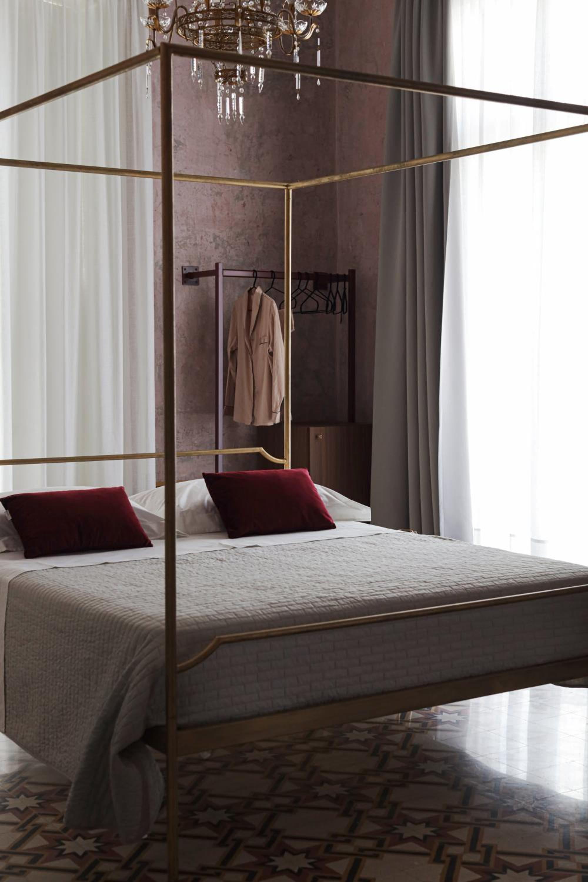 Deluxe Queen Suite - Photo 2