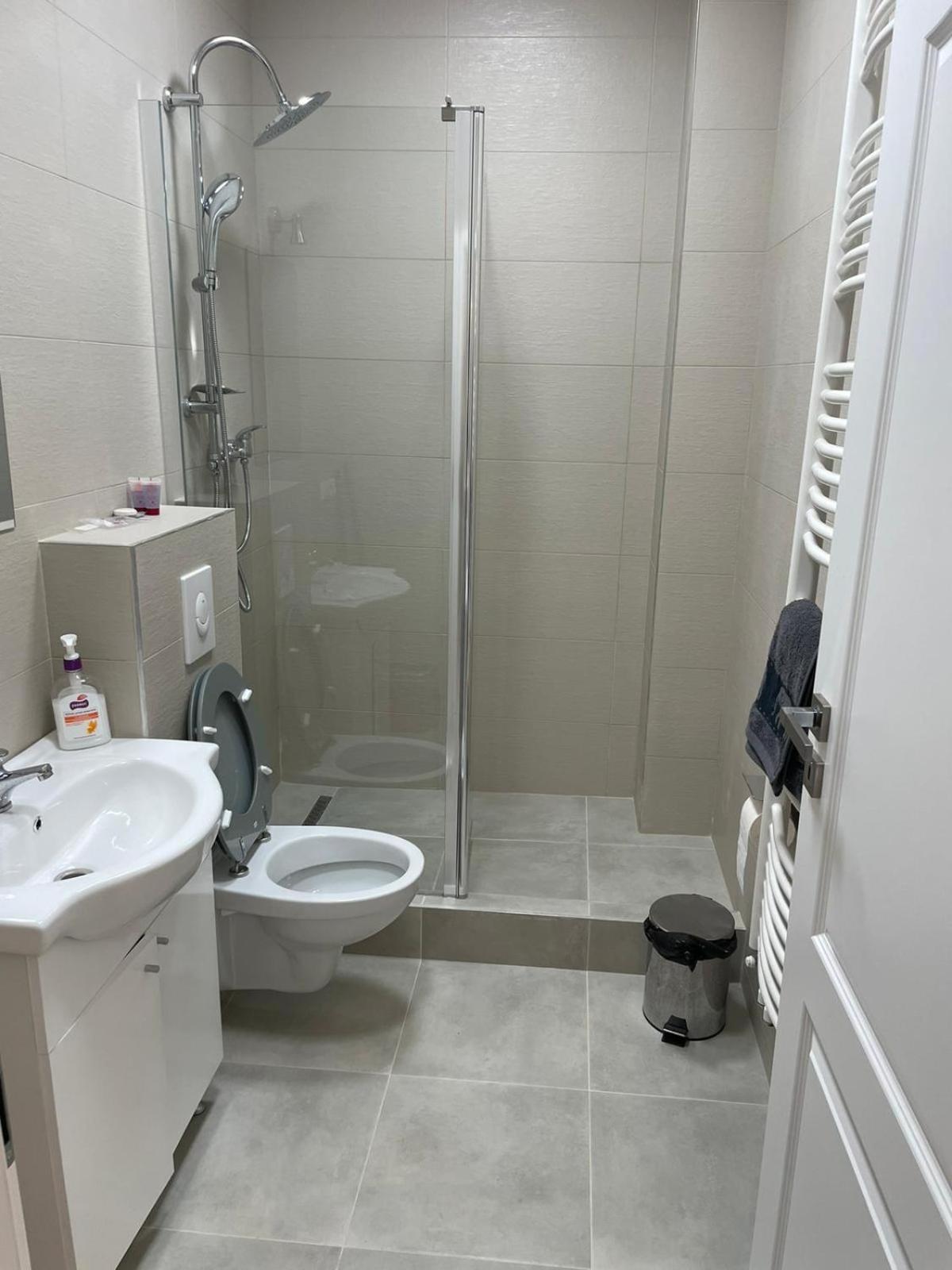 One-Bedroom Apartment - Photo 12