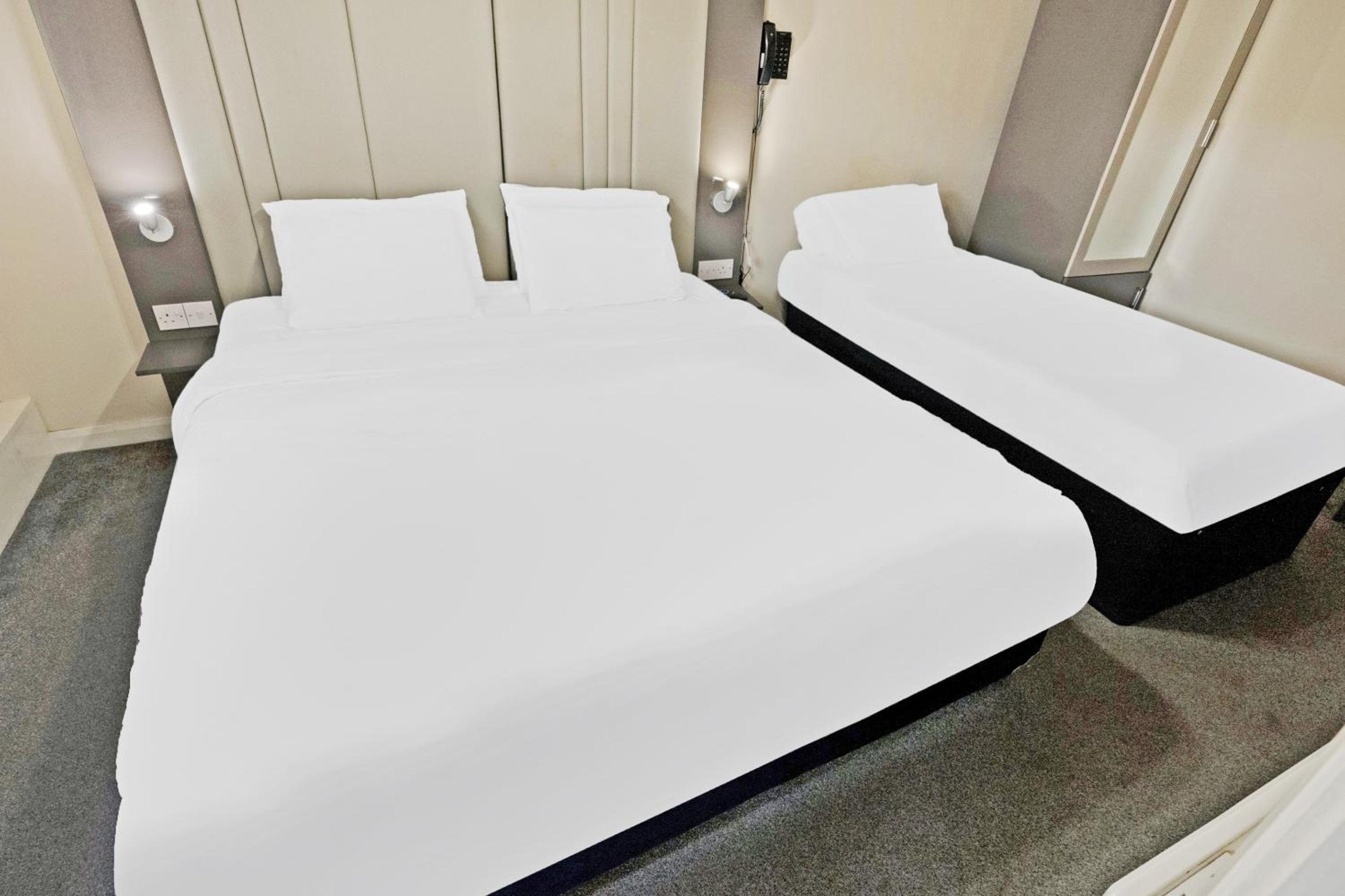 Standard Triple Room - Photo 9
