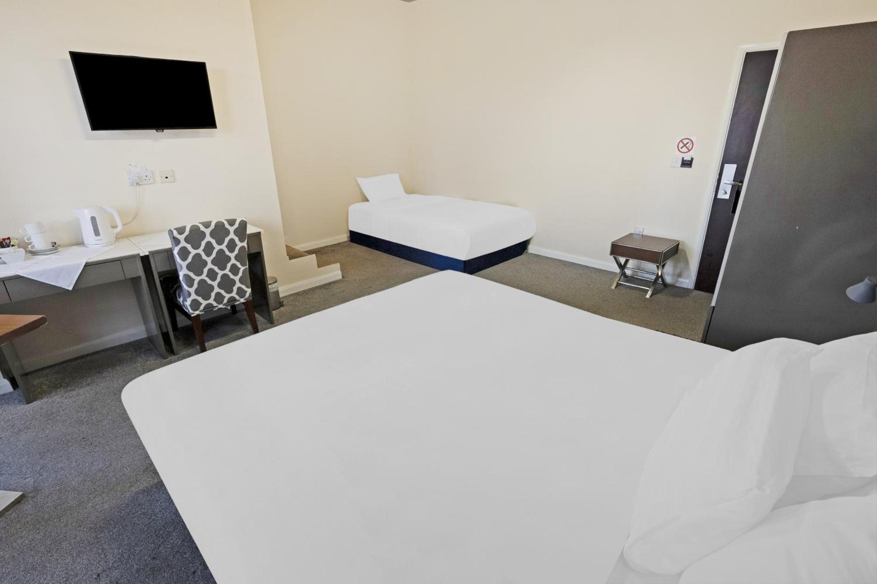 Standard Triple Room - Photo 8