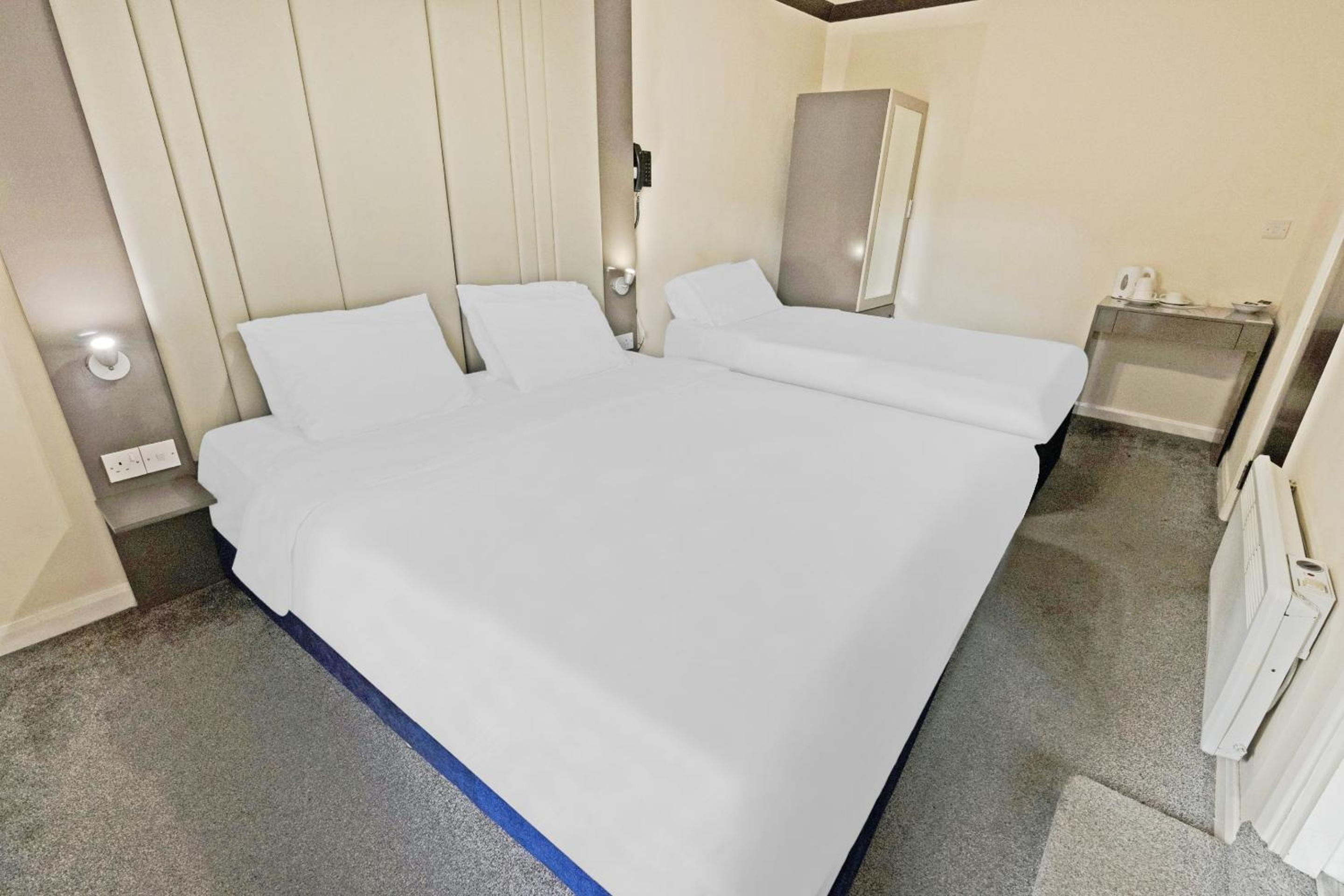 Standard Triple Room - Photo 1
