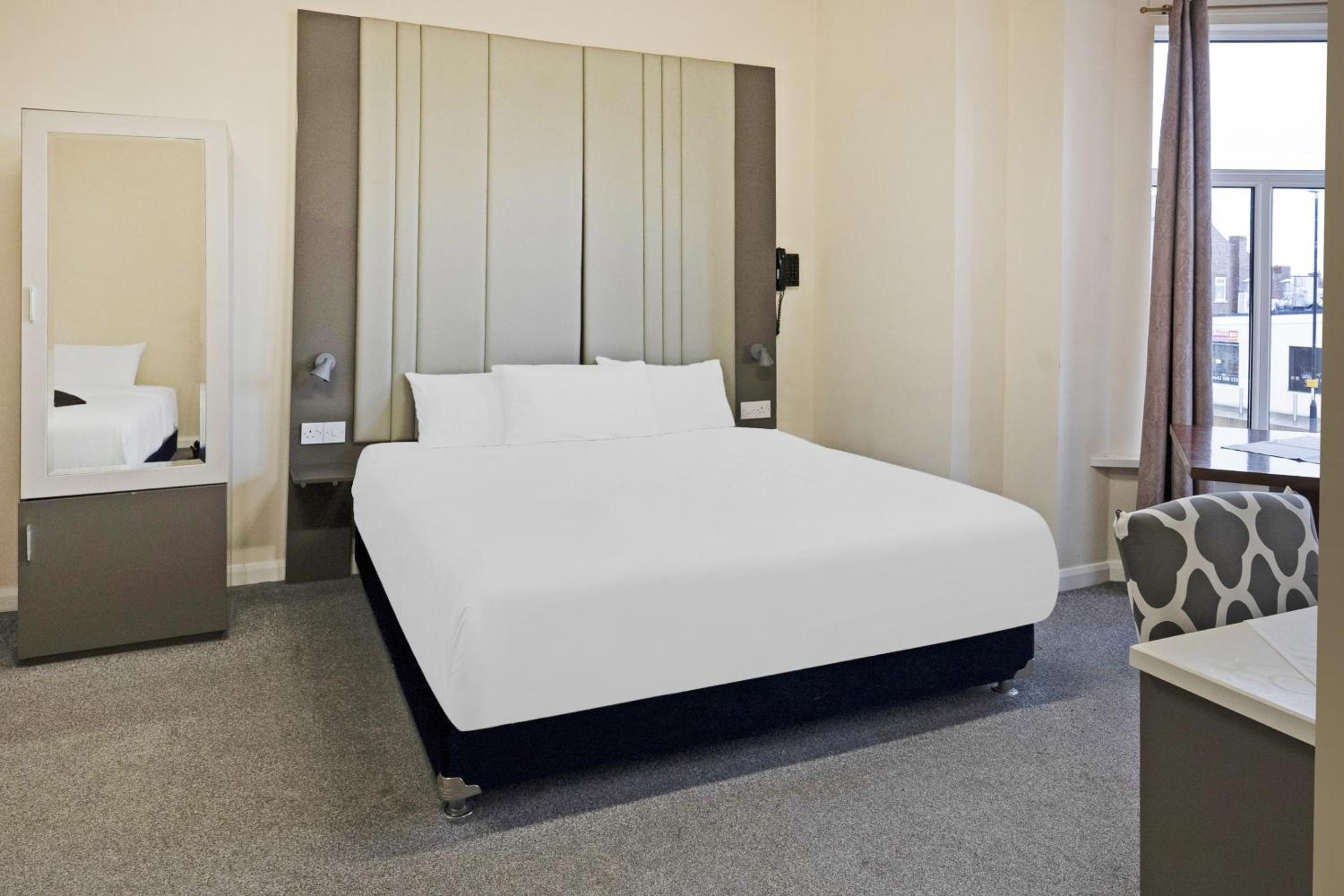 Standard Triple Room - Photo 7