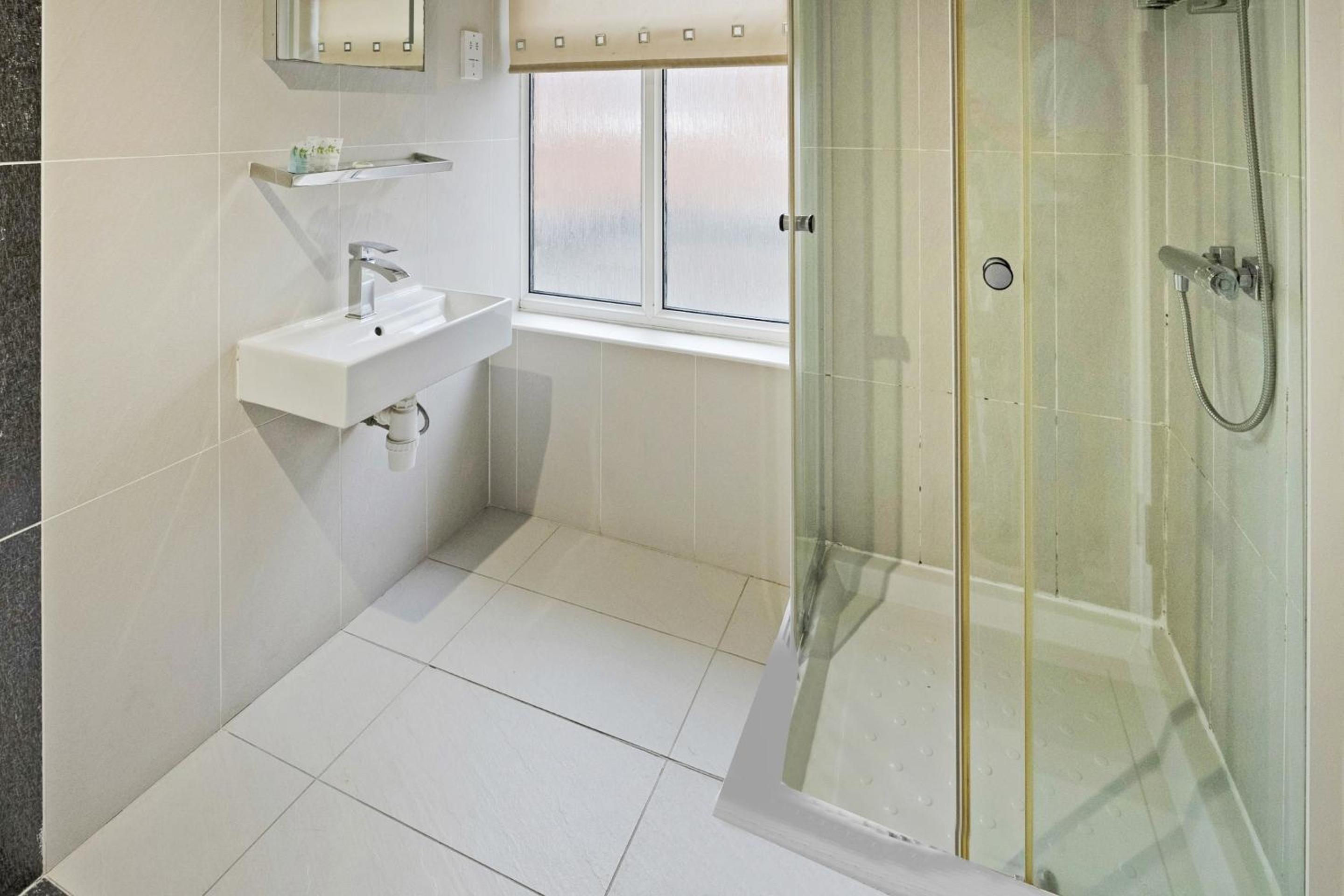 Standard Triple Room - Photo 20