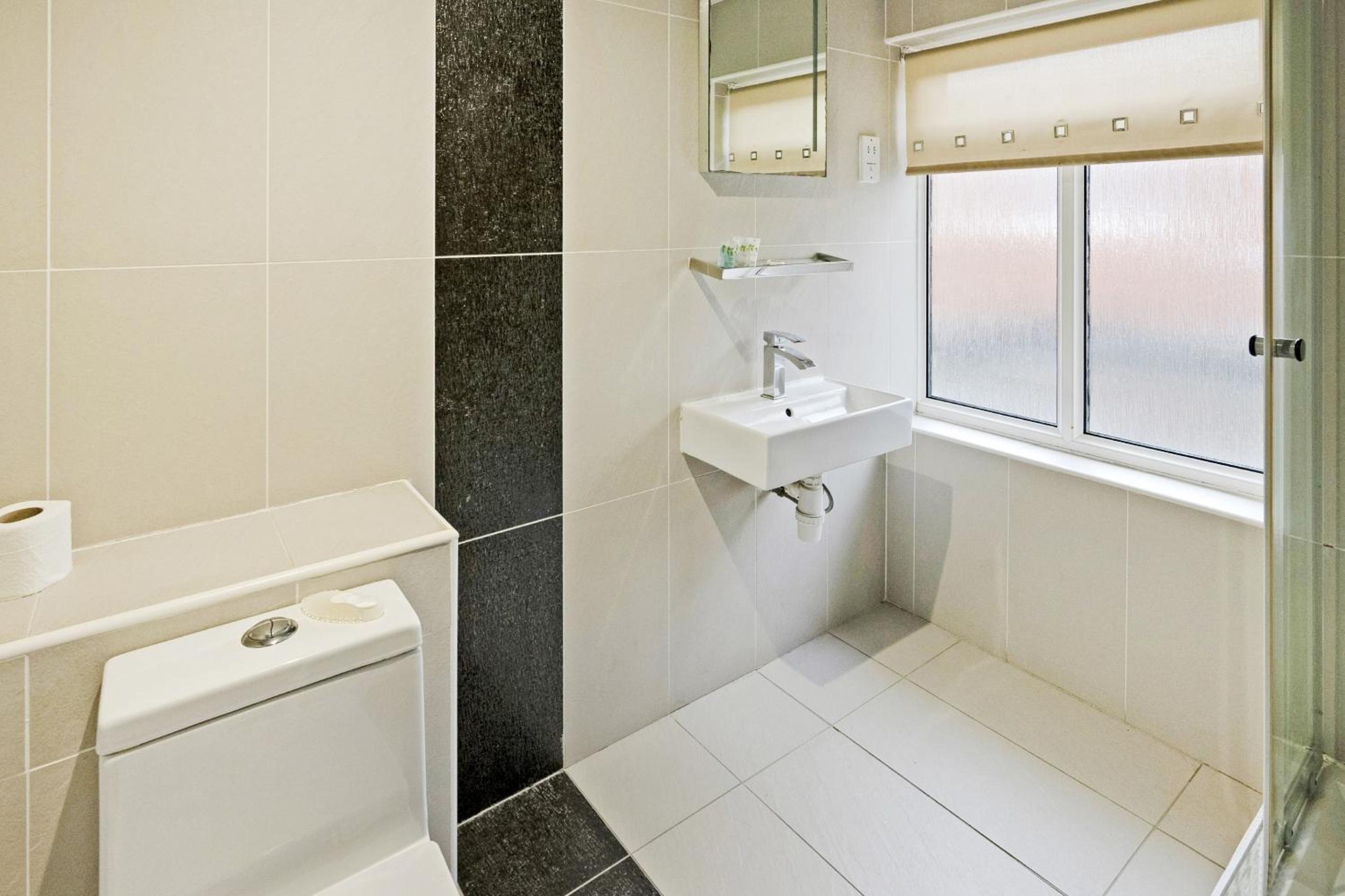Standard Triple Room - Photo 15