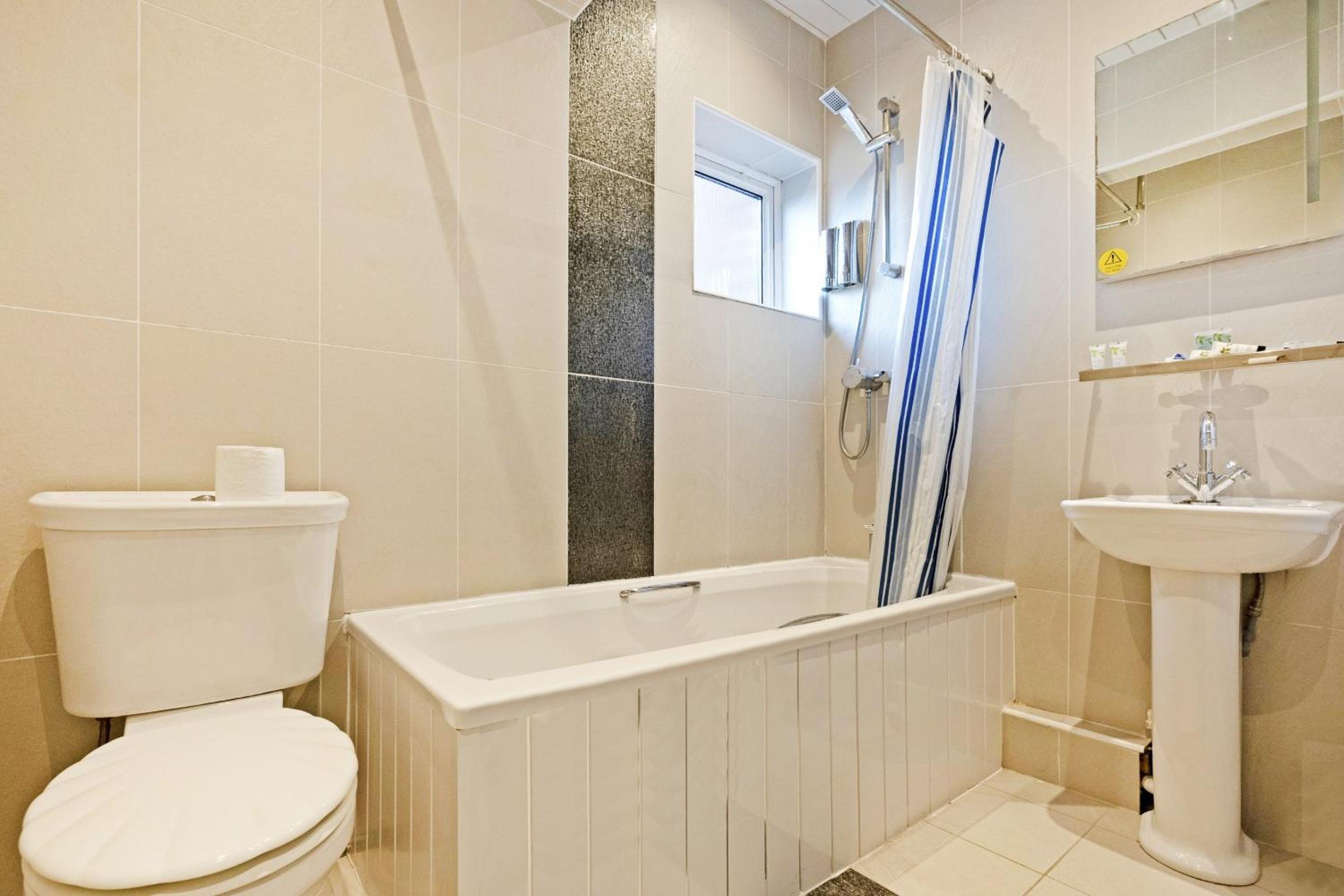 Standard Triple Room - Photo 18