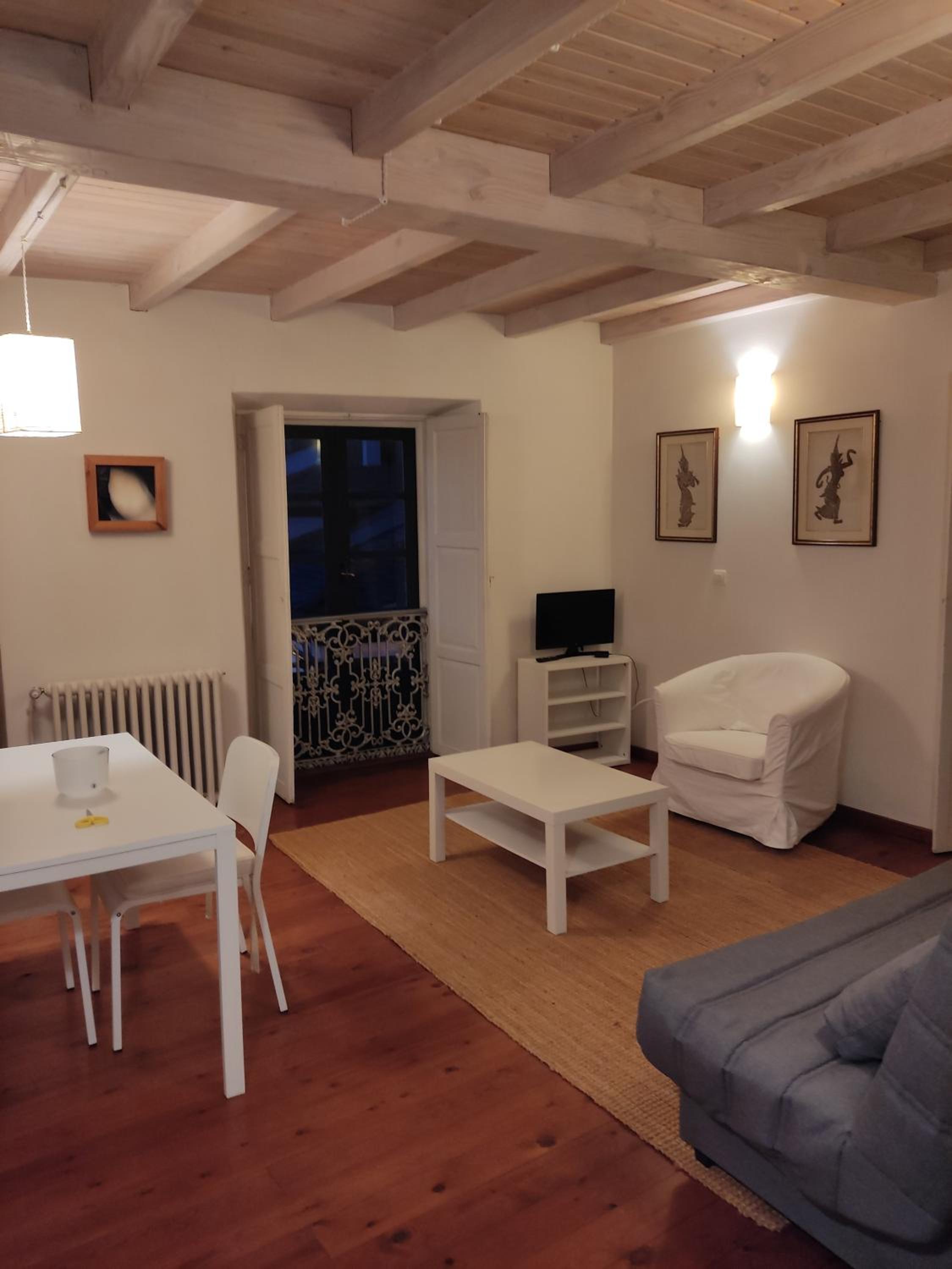 Apartment with Balcony - Photo 11